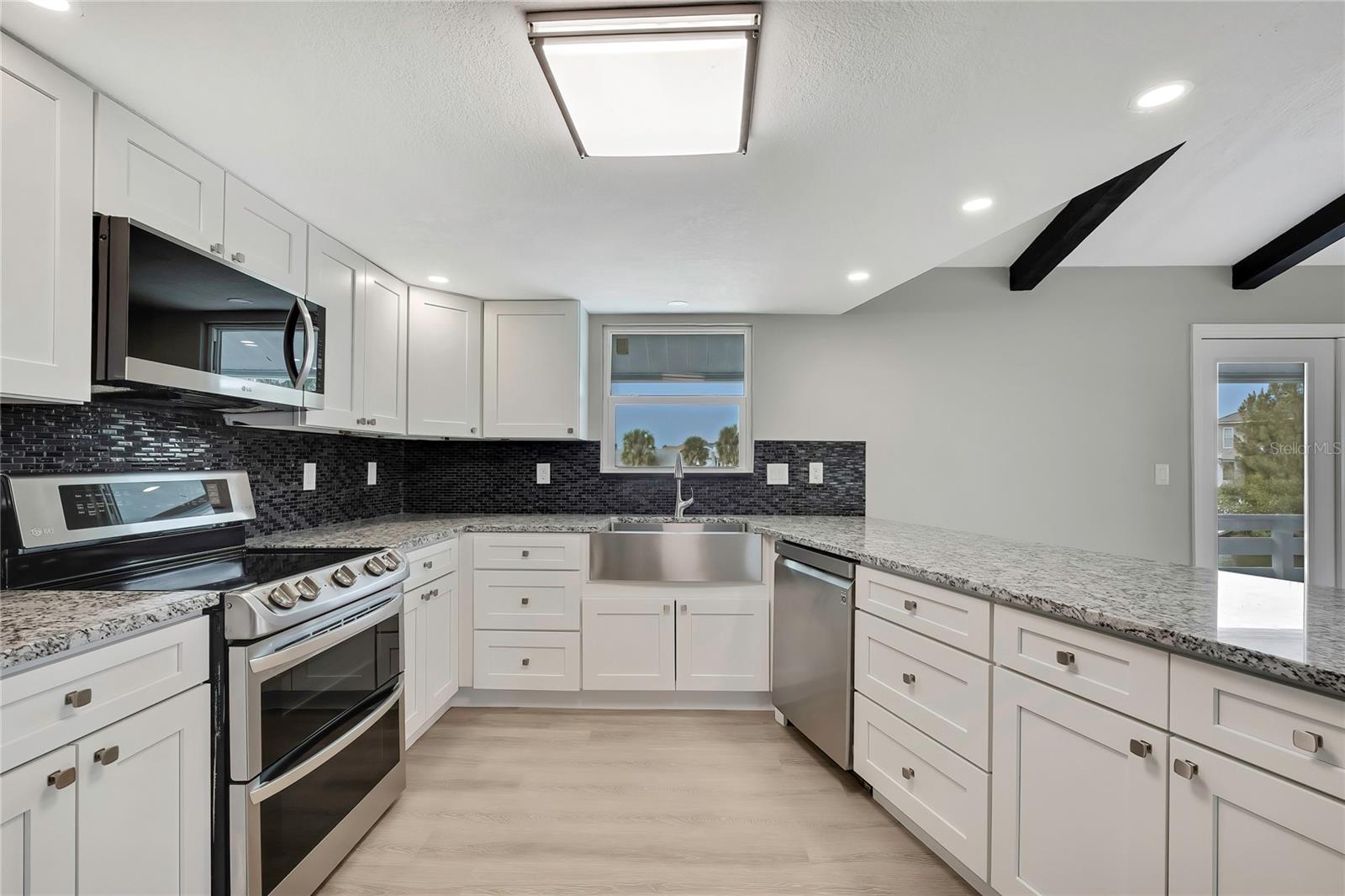 Image 13 of 67 For 6703 Seaview Boulevard