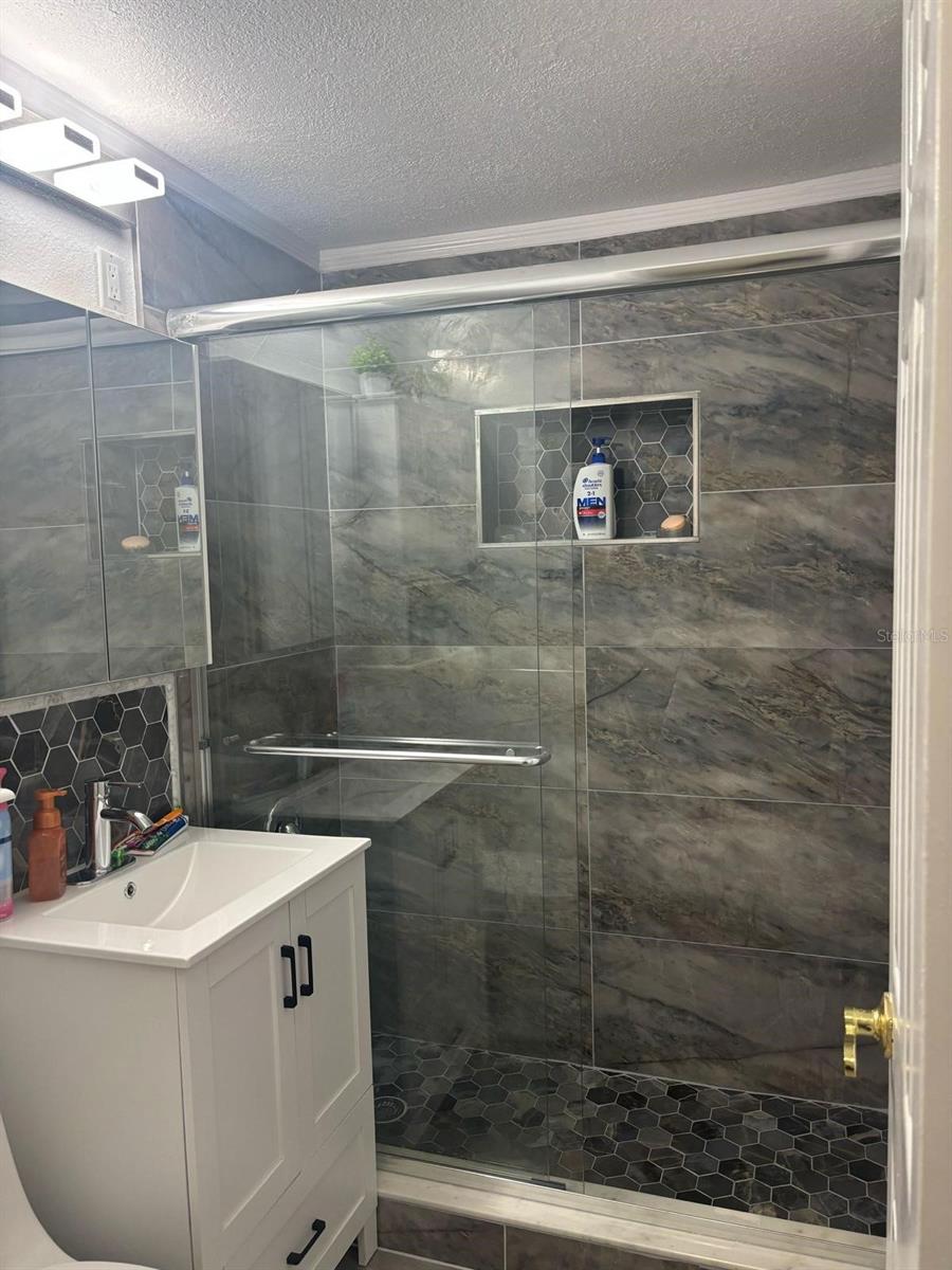 Image 18 of 34 For 6005 Clifton Street