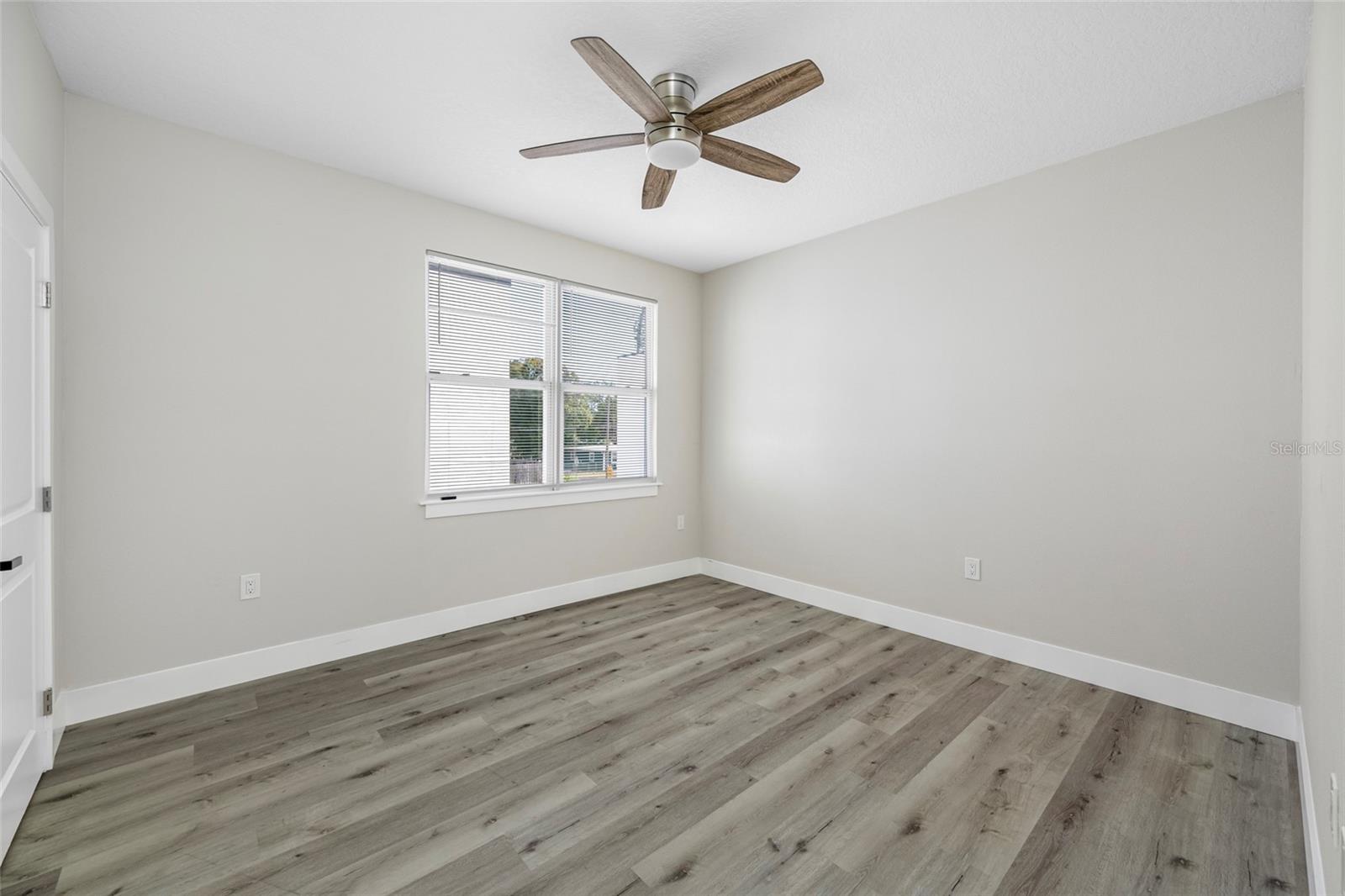 Image 7 of 24 For 1039 53rd Avenue N