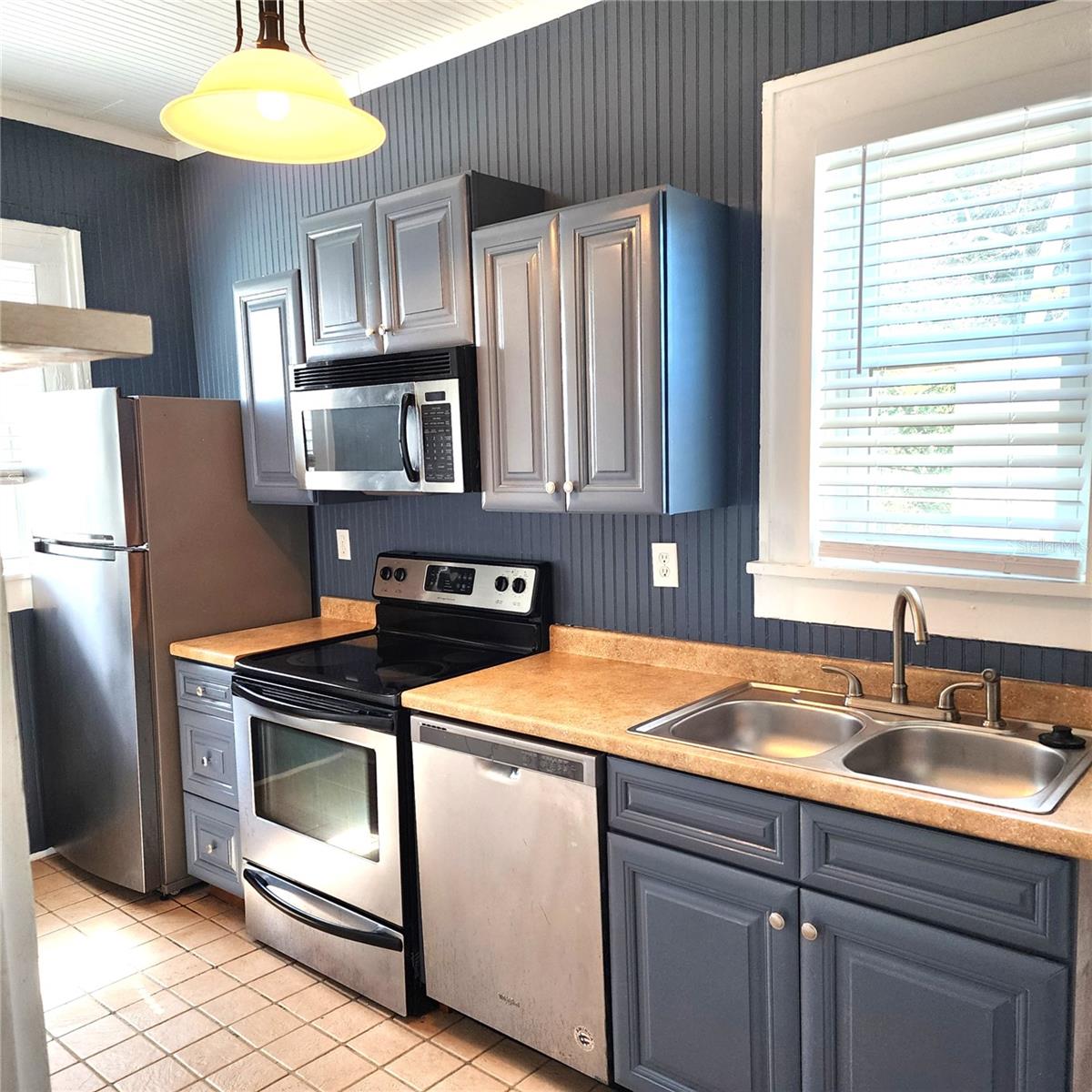 Image 2 of 7 For 2006 Jackson Street N 3