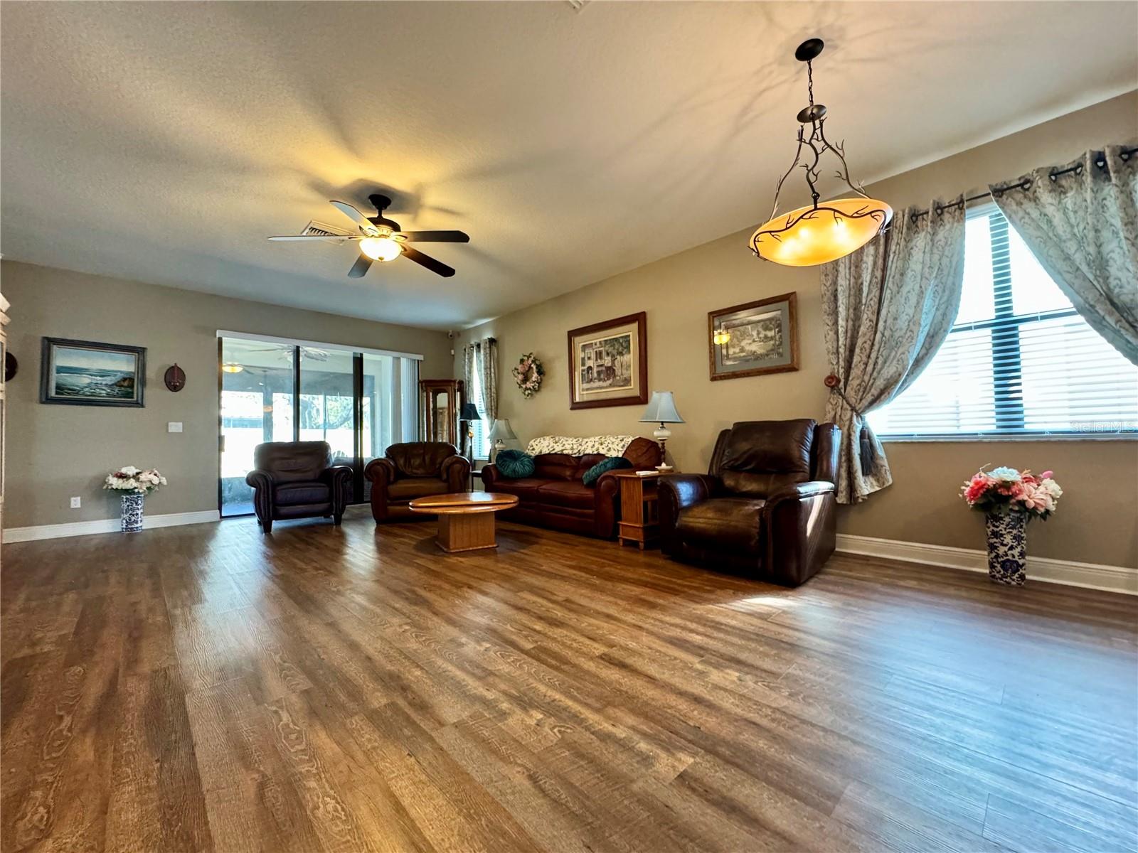 Listing photo id 2 for 12419 Betony Court