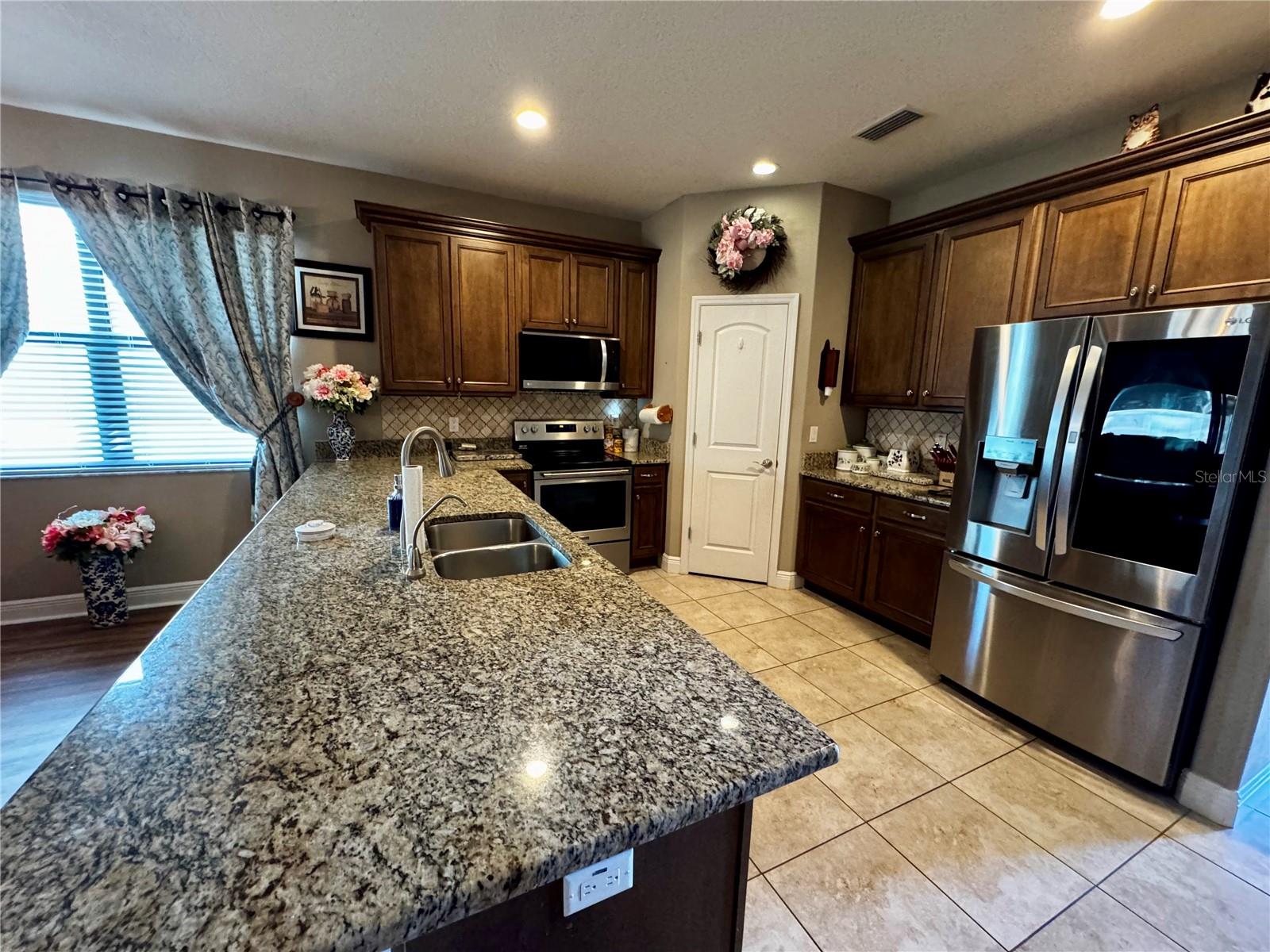Listing photo id 6 for 12419 Betony Court
