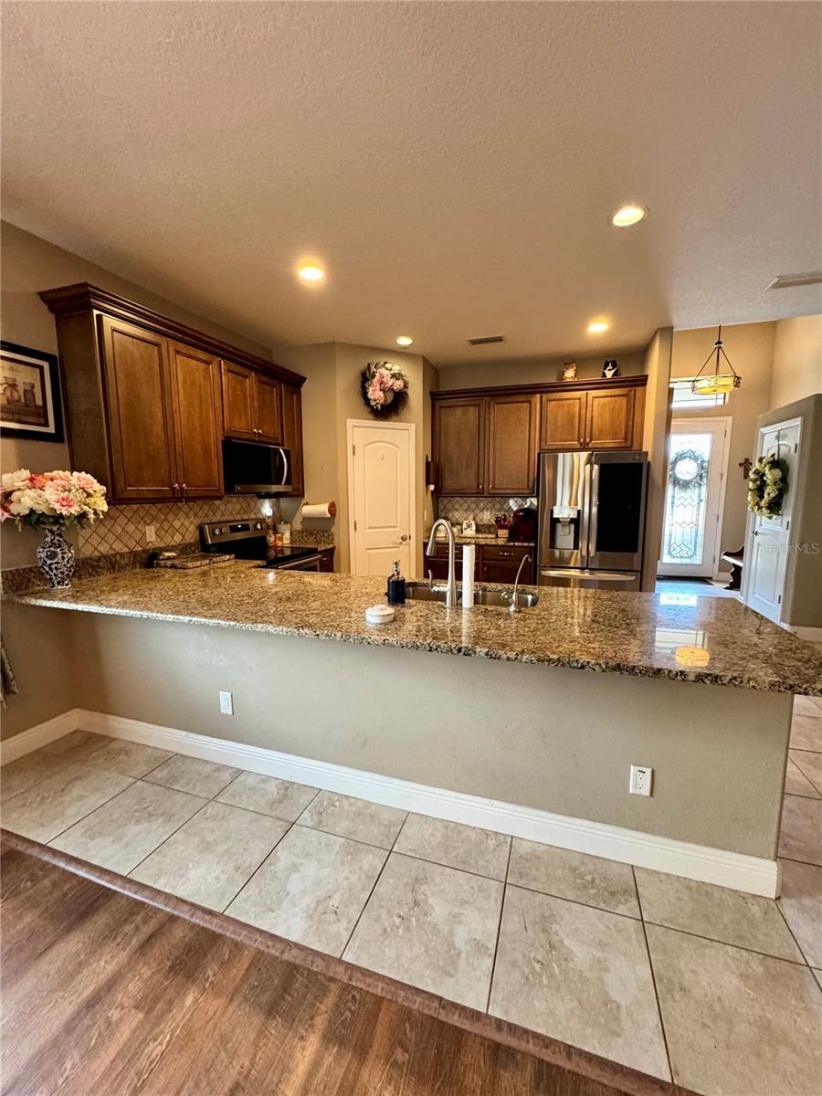 Listing photo id 7 for 12419 Betony Court