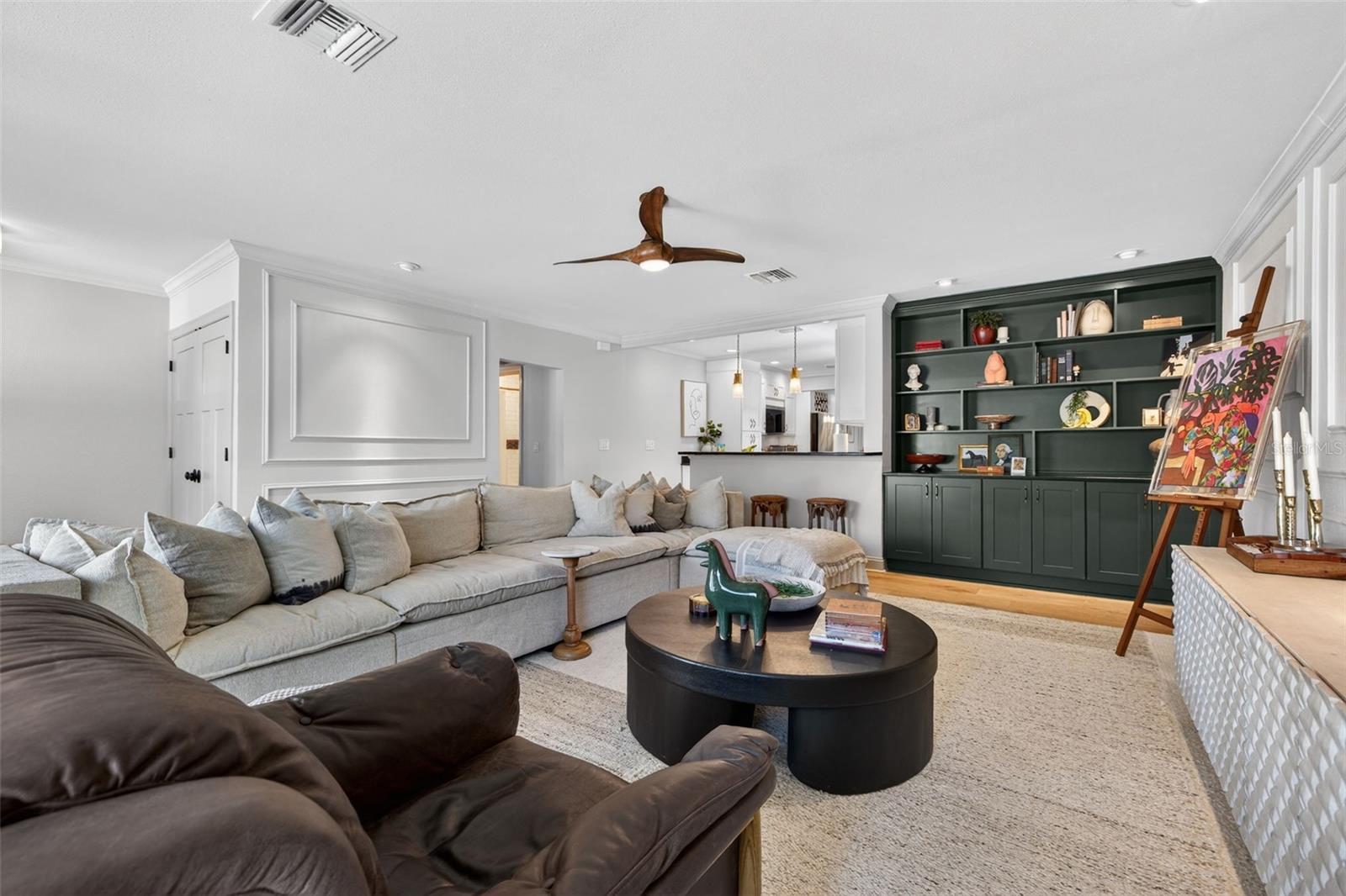 Listing photo id 8 for 3305 Perry Avenue