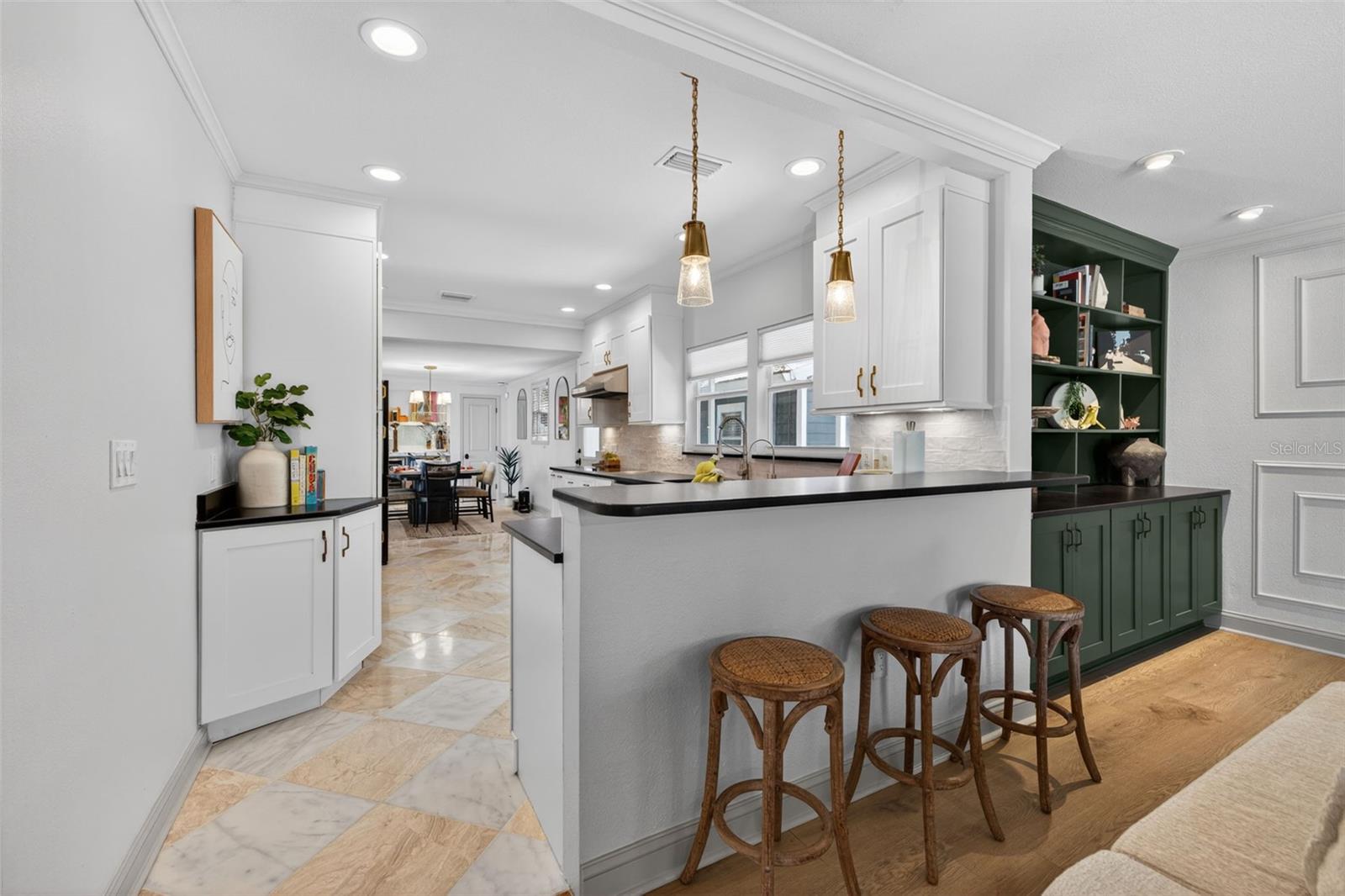 Listing photo id 10 for 3305 Perry Avenue