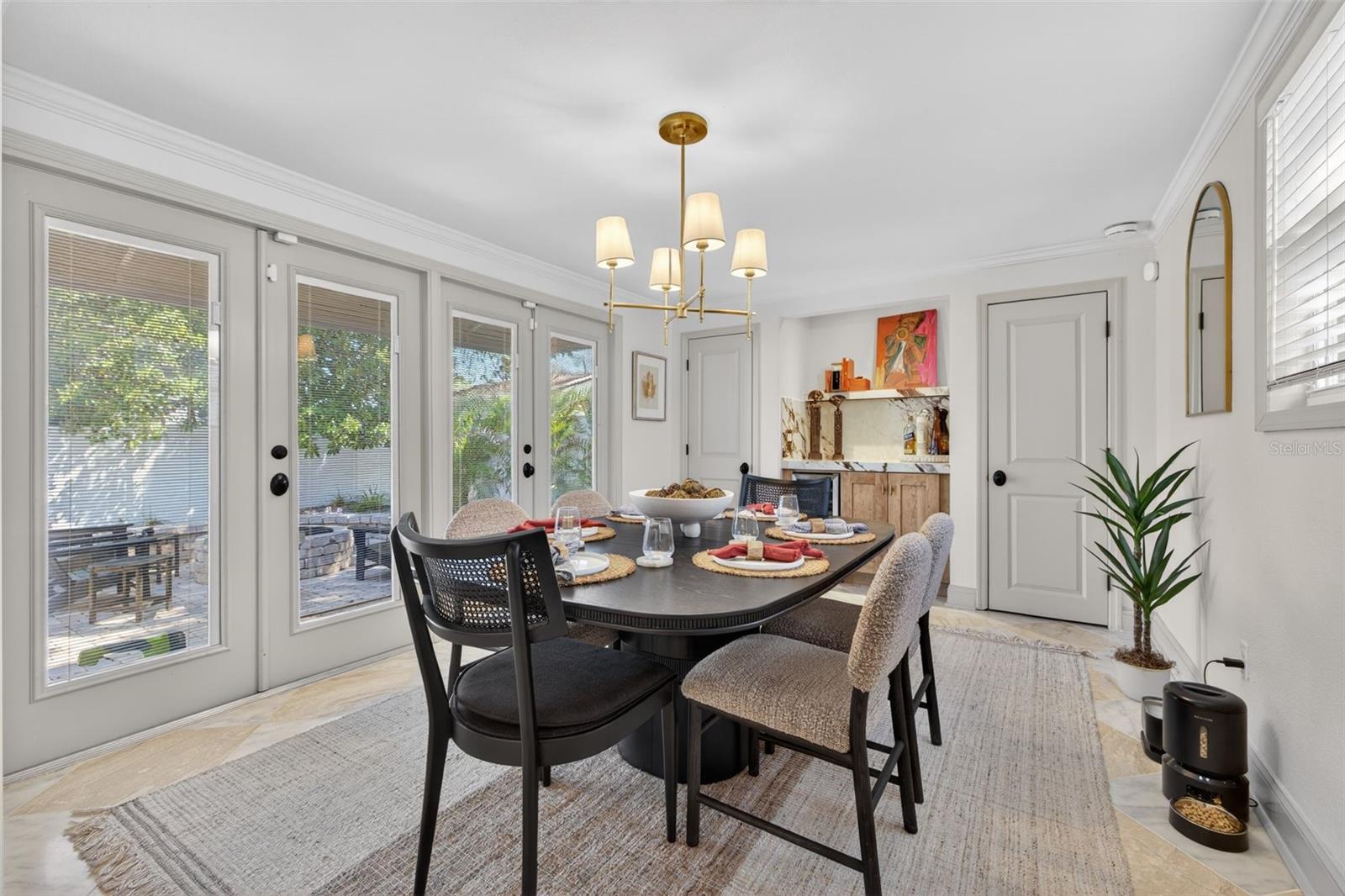 Listing photo id 19 for 3305 Perry Avenue