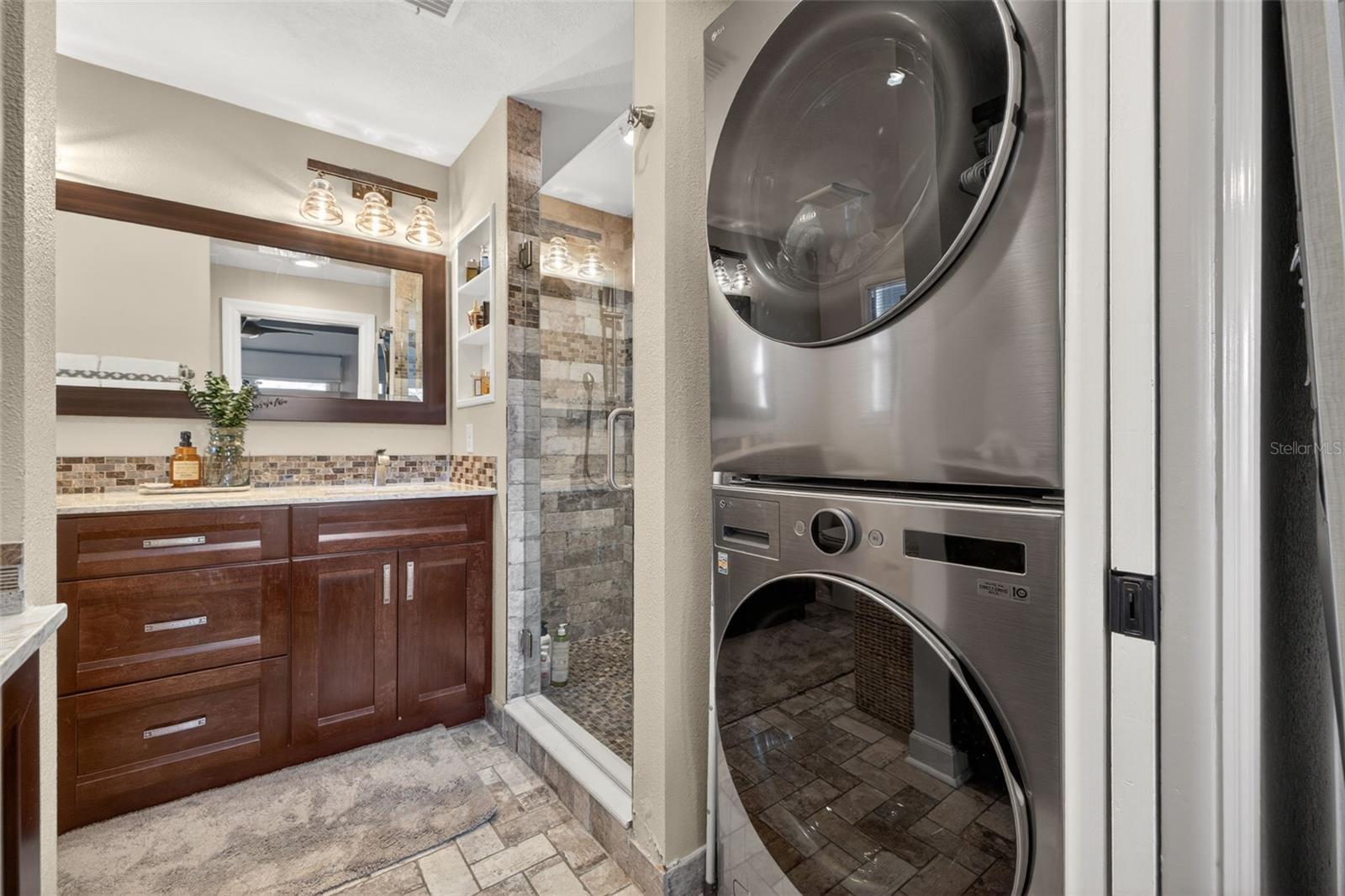 Listing photo id 25 for 3305 Perry Avenue