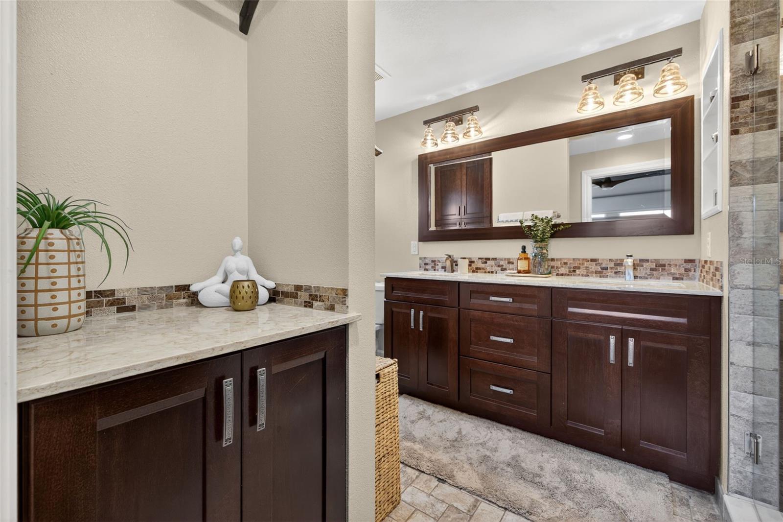 Listing photo id 26 for 3305 Perry Avenue