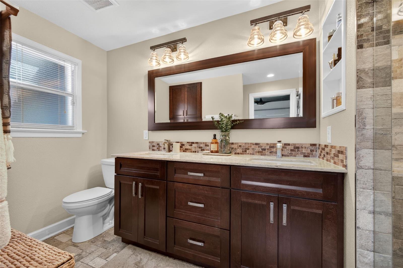 Listing photo id 27 for 3305 Perry Avenue