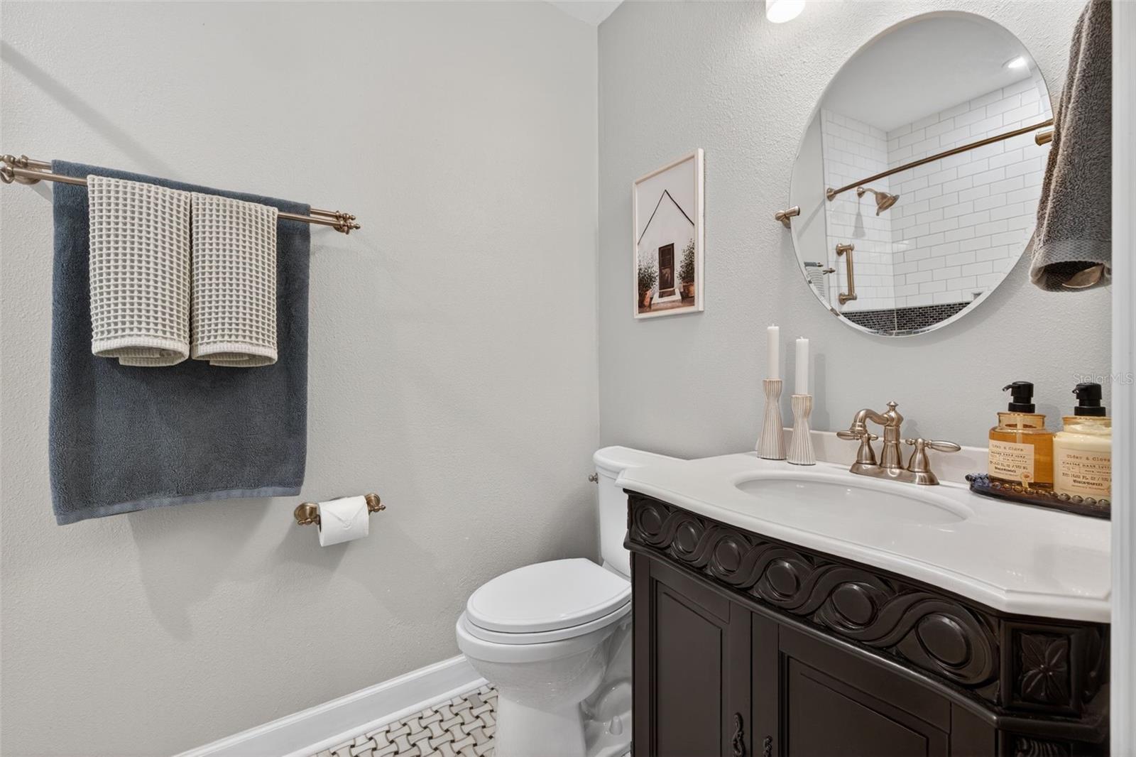 Listing photo id 31 for 3305 Perry Avenue