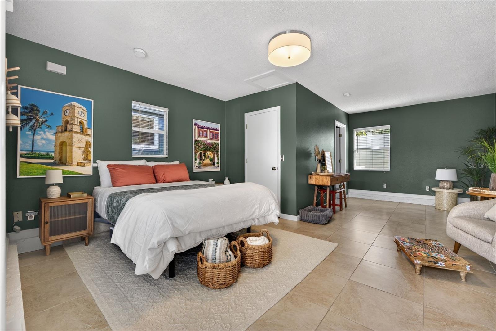 Listing photo id 37 for 3305 Perry Avenue