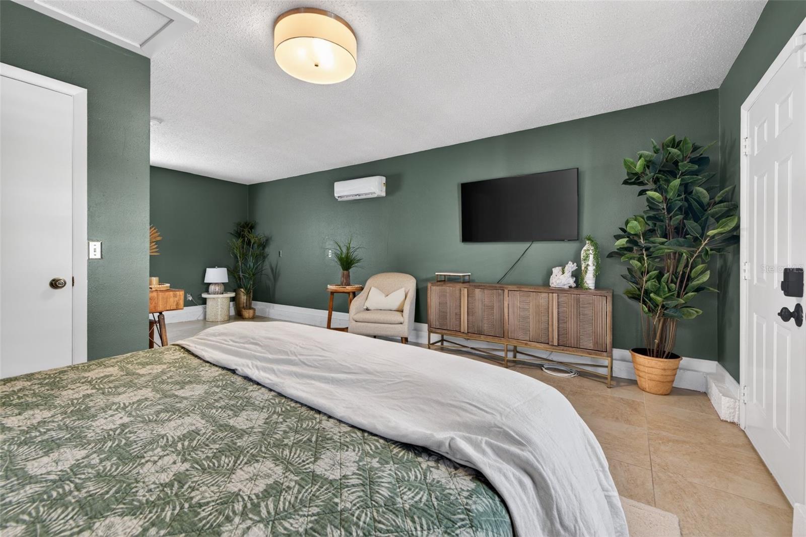 Listing photo id 38 for 3305 Perry Avenue