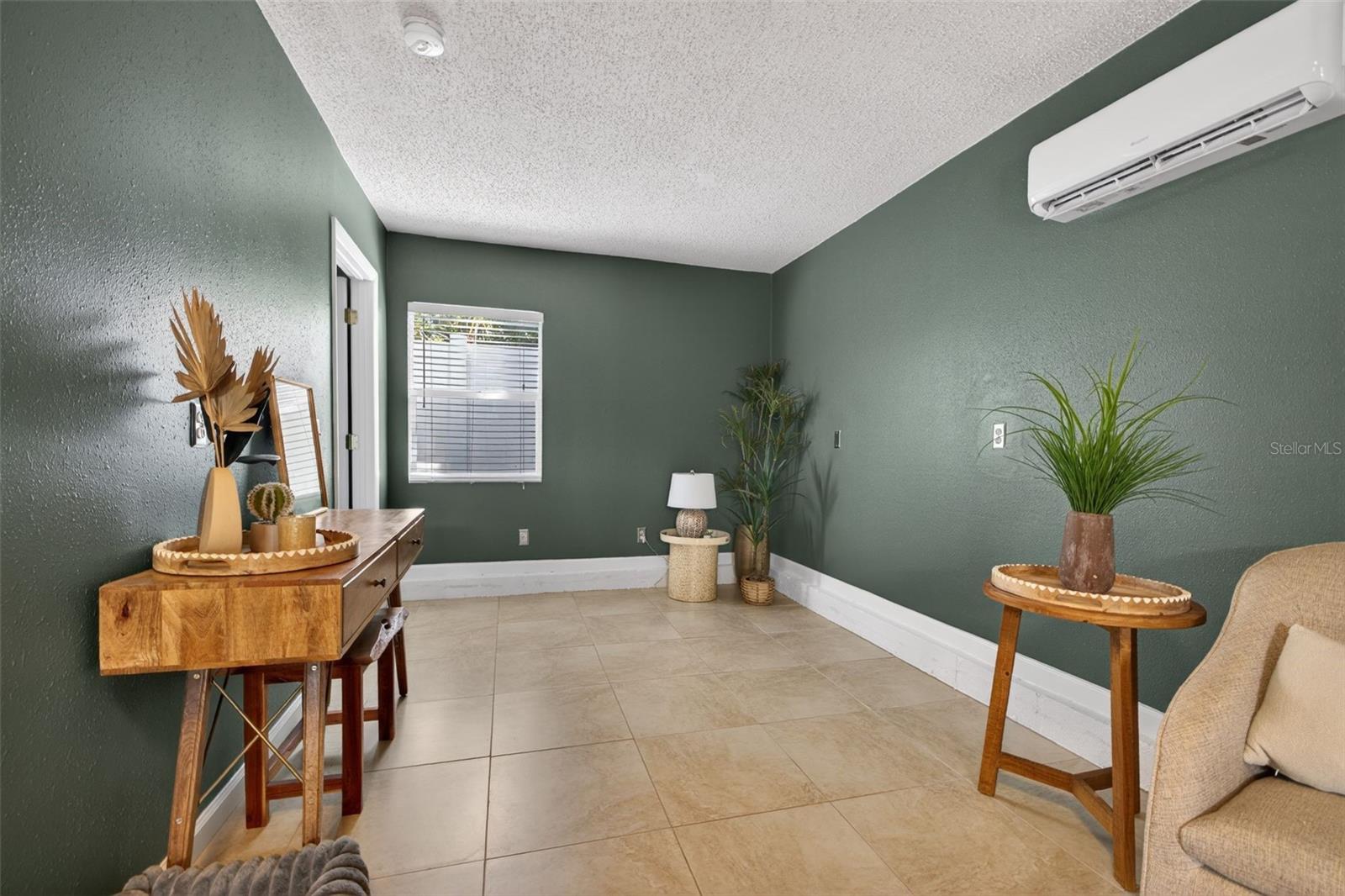 Listing photo id 40 for 3305 Perry Avenue