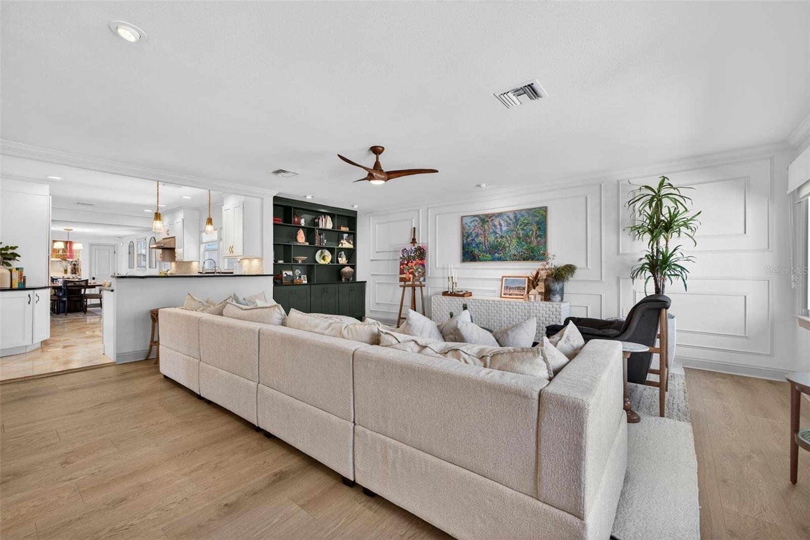 Listing photo id 4 for 3305 Perry Avenue