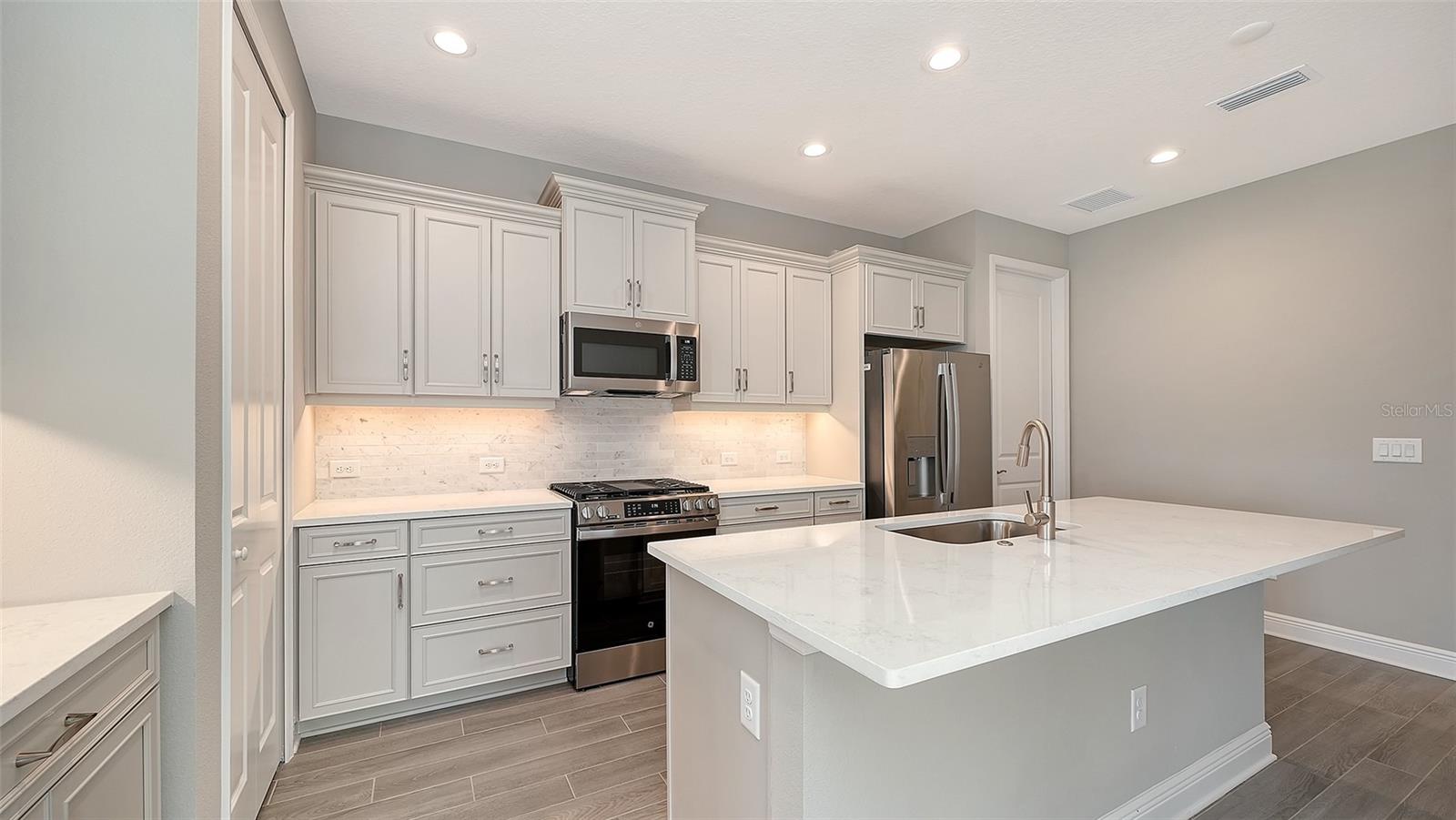 Image 15 of 52 For 2118 Sylvester Palm Lane