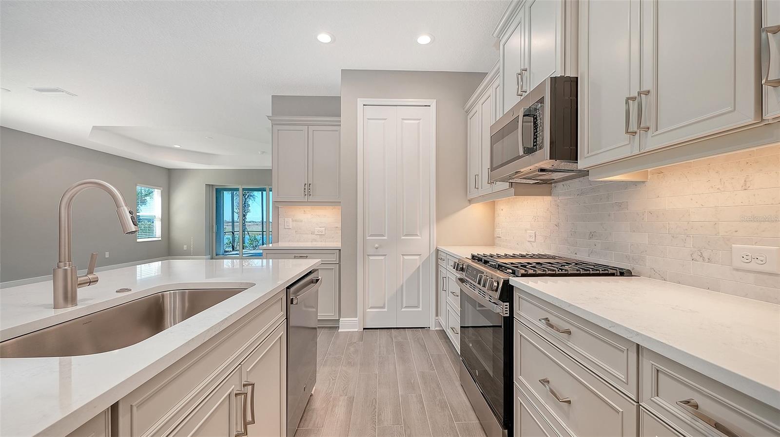 Image 16 of 52 For 2118 Sylvester Palm Lane