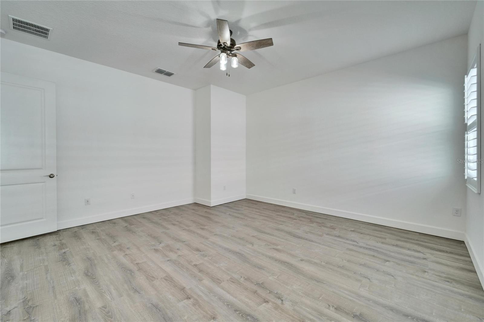 Image 13 of 51 For 729 Winterside Drive