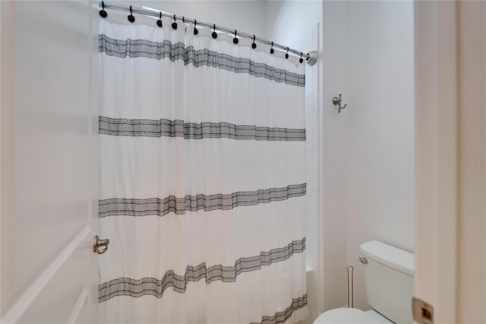 Image 28 of 51 For 729 Winterside Drive