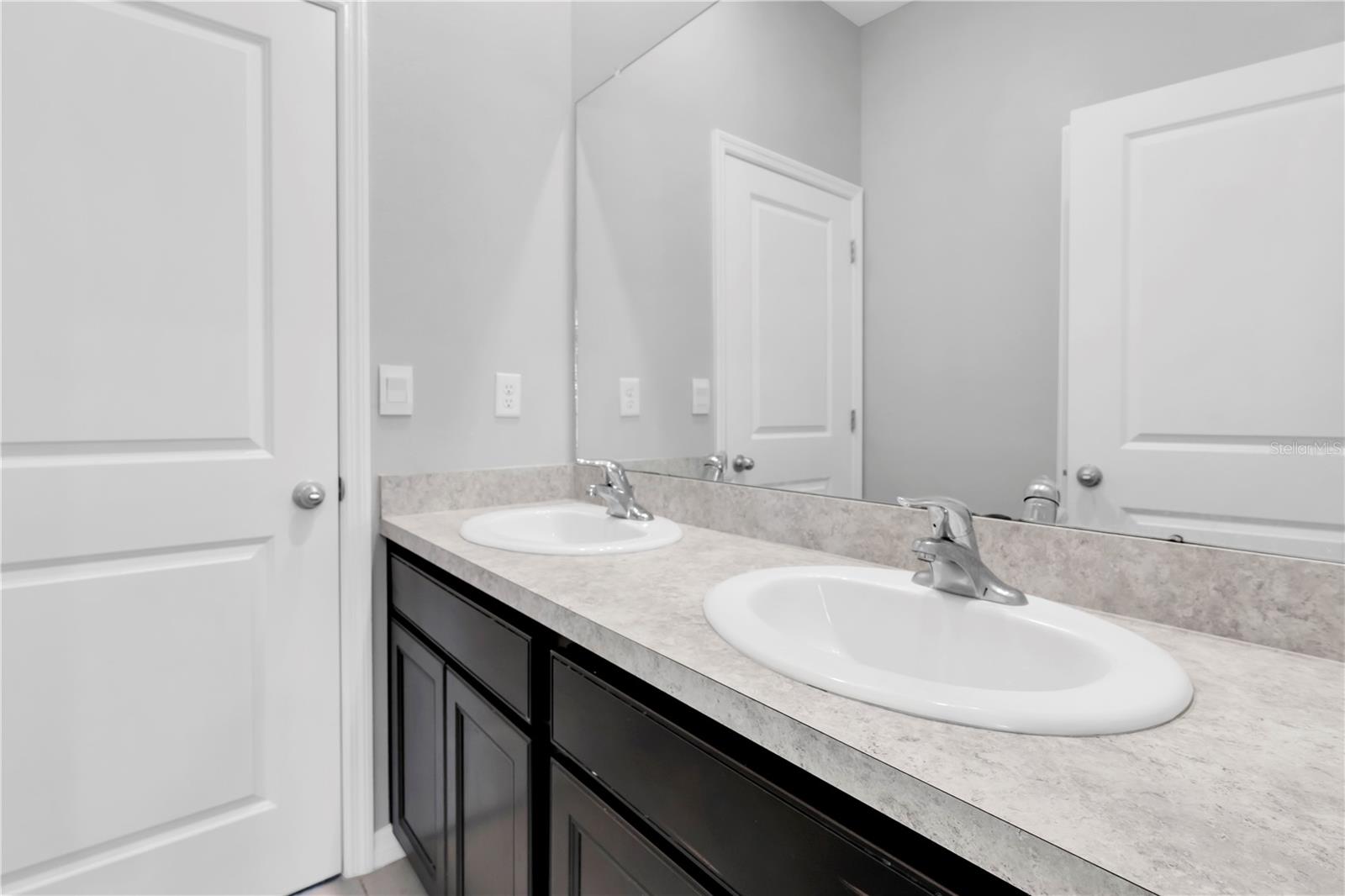 Image 8 of 37 For 528 Ocean Spray Drive