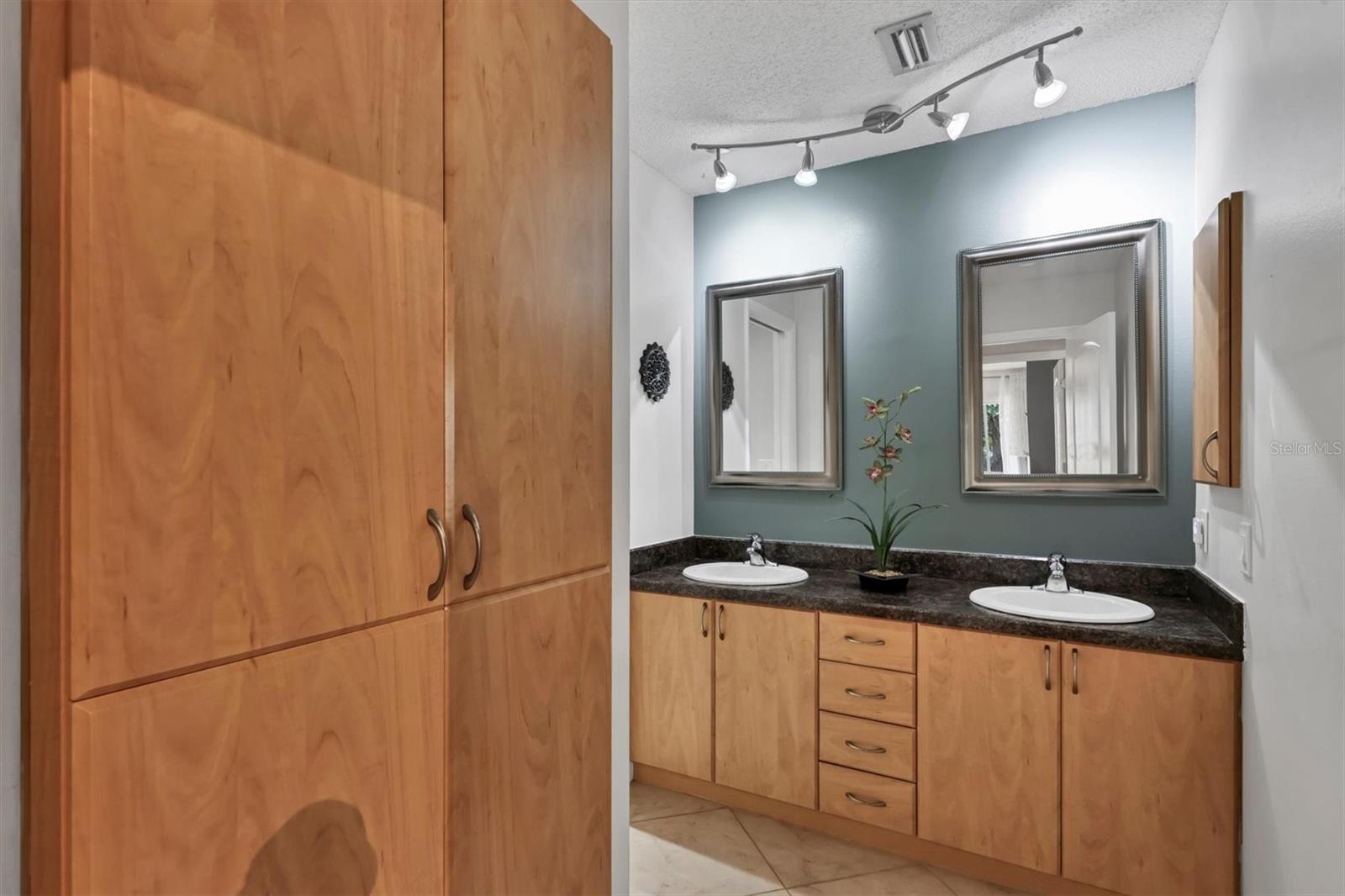 Image 23 of 33 For 4540 Ascot Circle N