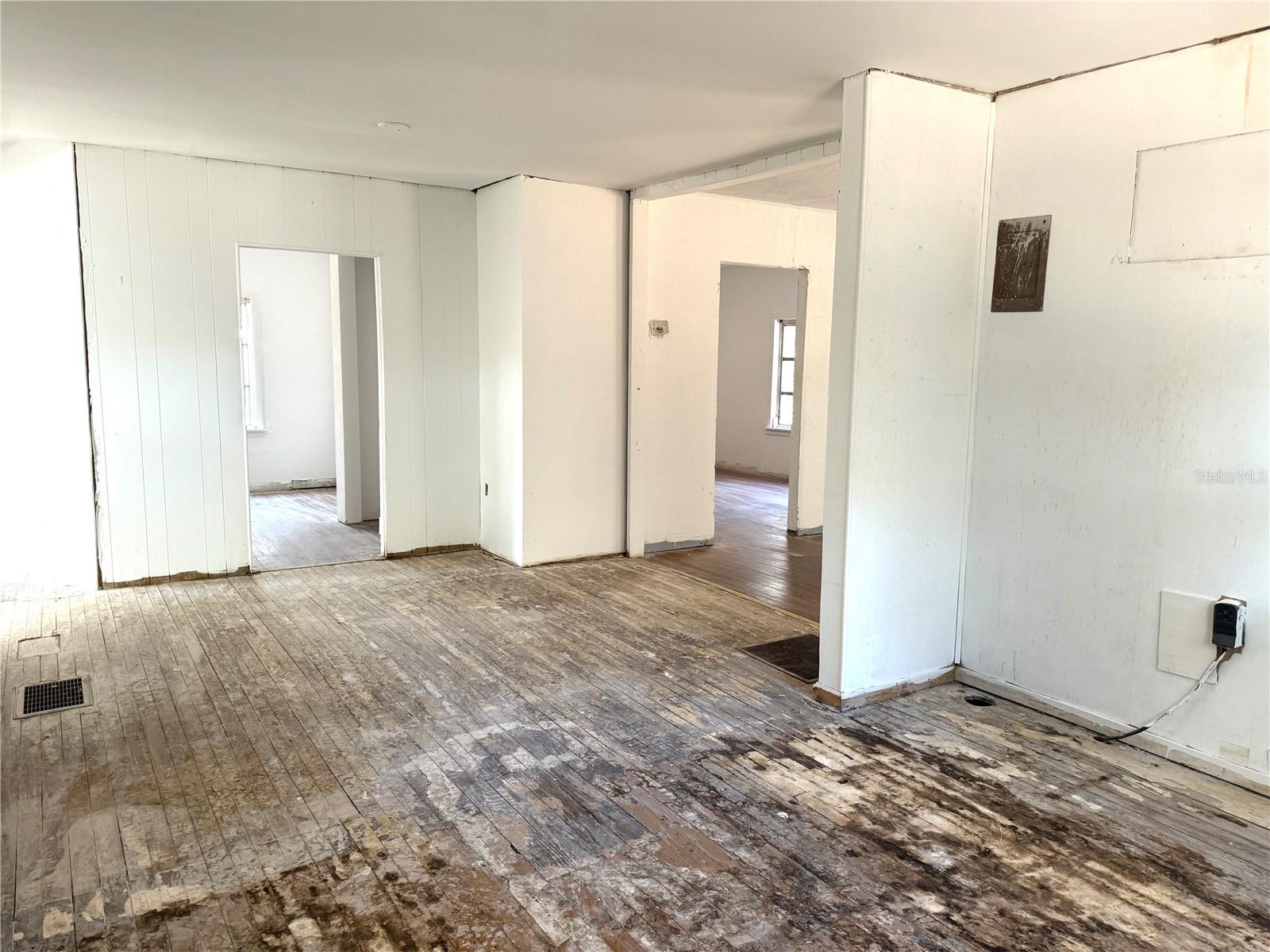 Image 10 of 14 For 147 Bieder Avenue