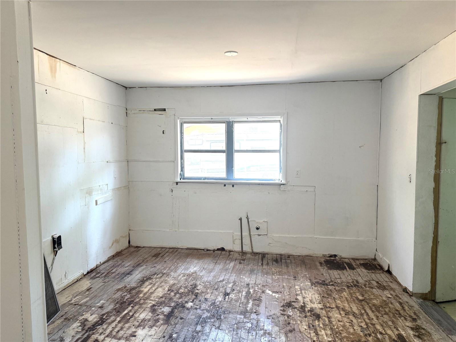 Image 11 of 14 For 147 Bieder Avenue