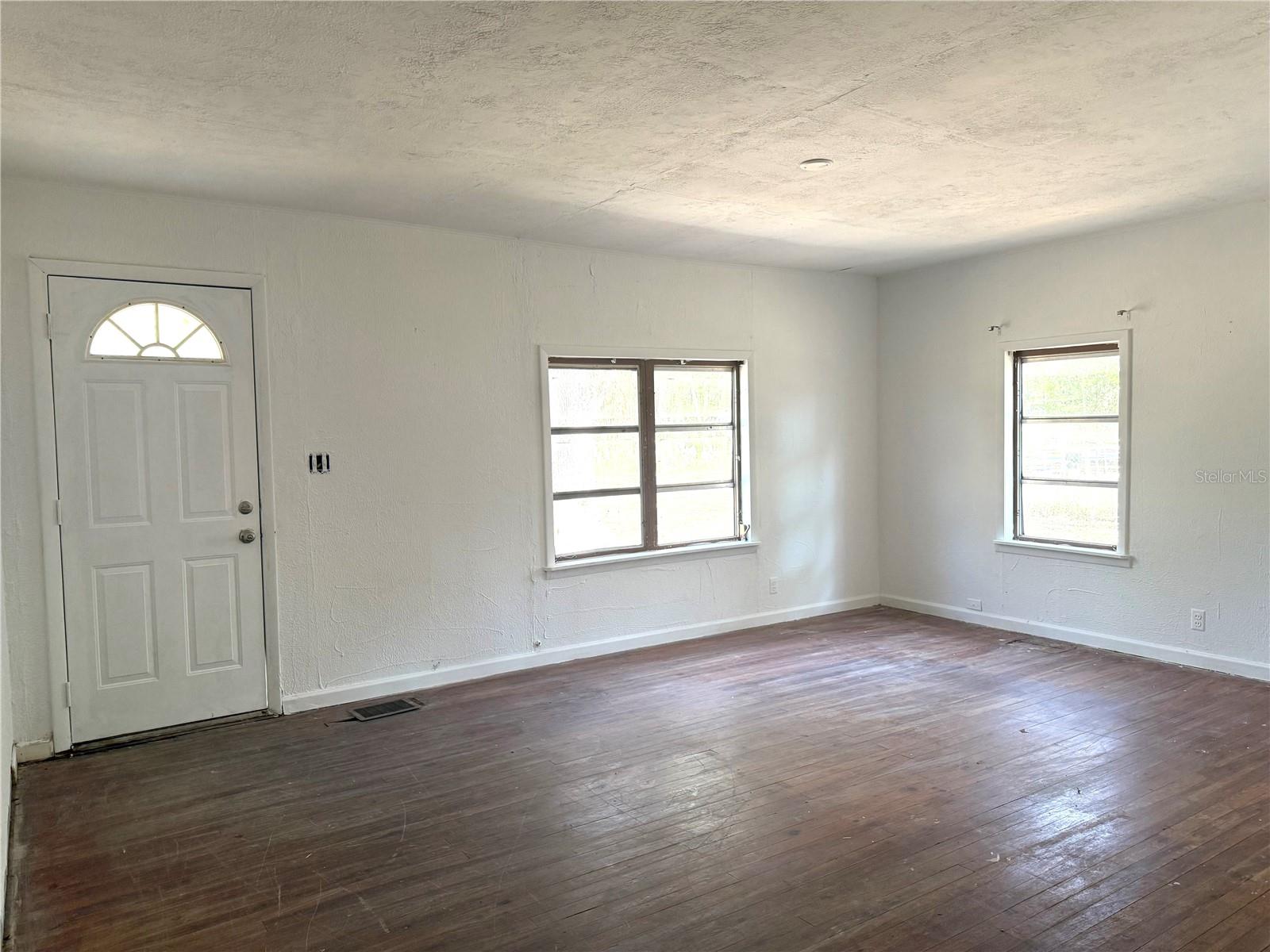 Image 7 of 14 For 147 Bieder Avenue