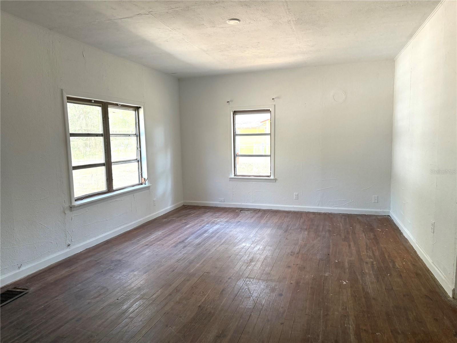 Image 8 of 14 For 147 Bieder Avenue