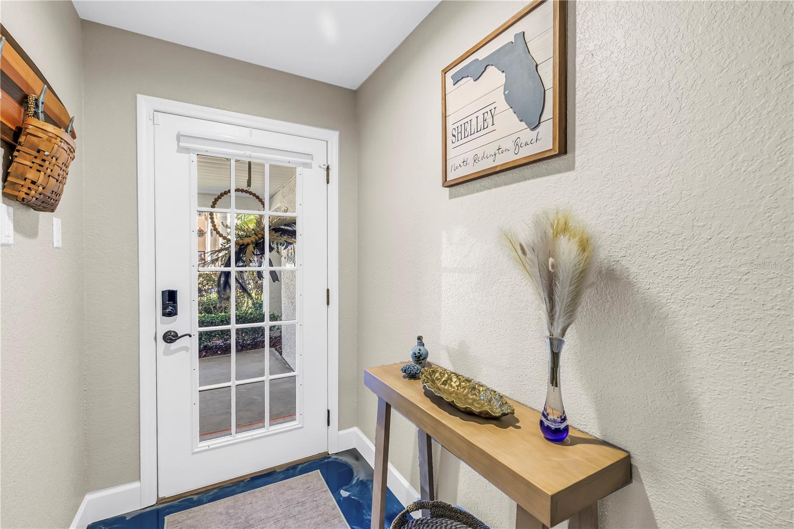 Listing photo id 8 for 103 Bath Club Concourse