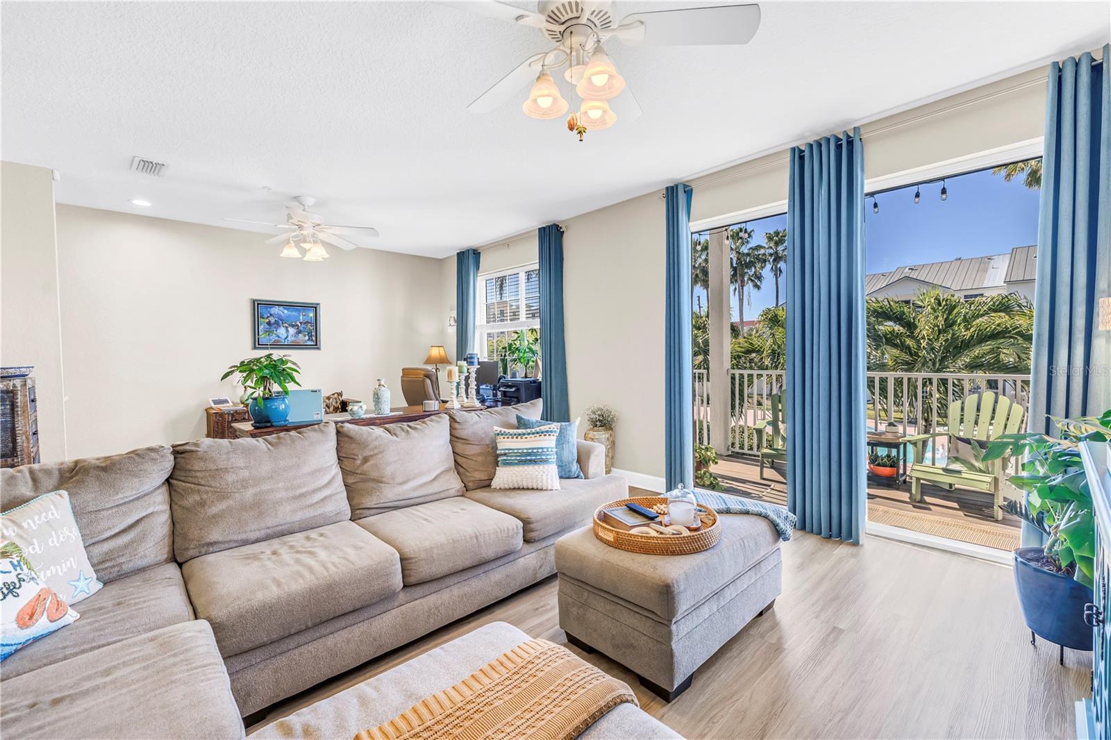 Listing photo id 11 for 103 Bath Club Concourse