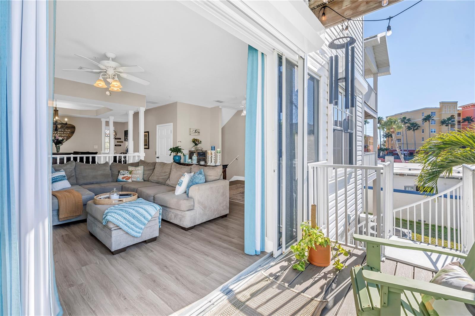 Listing photo id 15 for 103 Bath Club Concourse