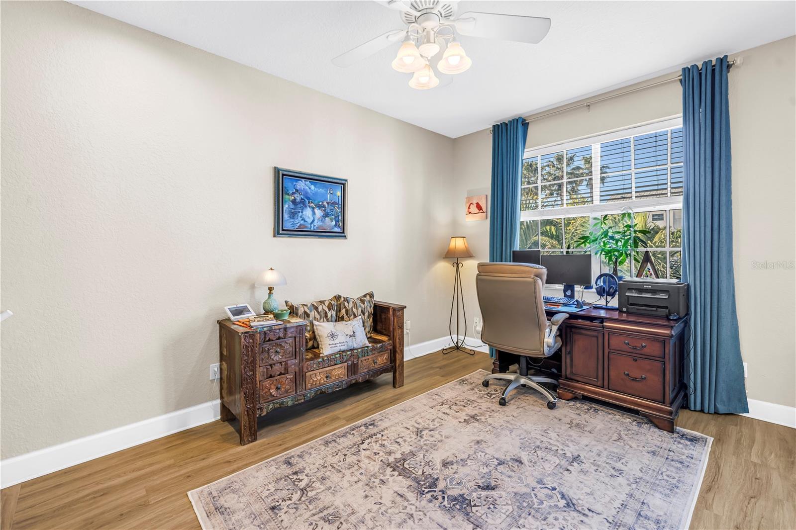 Listing photo id 18 for 103 Bath Club Concourse