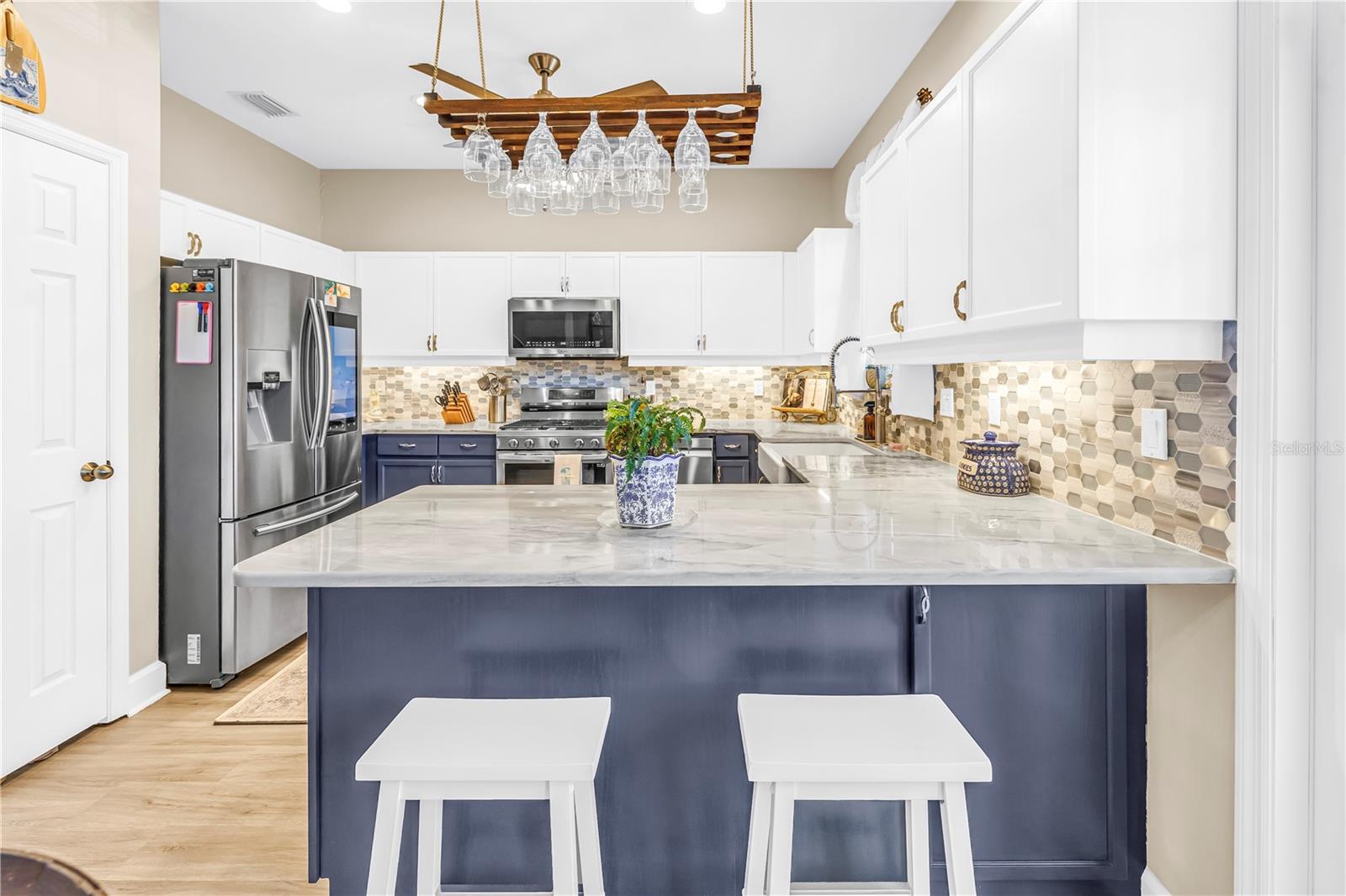 Listing photo id 23 for 103 Bath Club Concourse