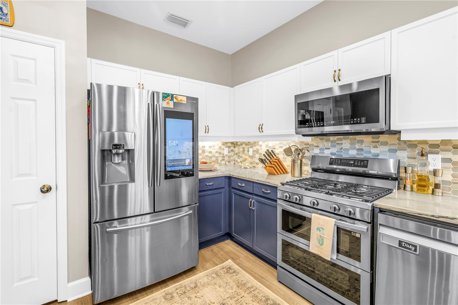 Listing photo id 25 for 103 Bath Club Concourse