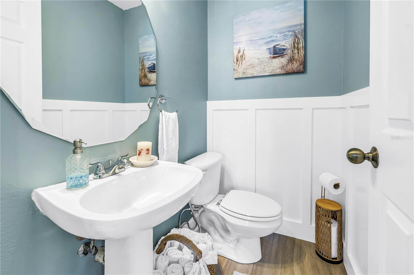 Listing photo id 30 for 103 Bath Club Concourse