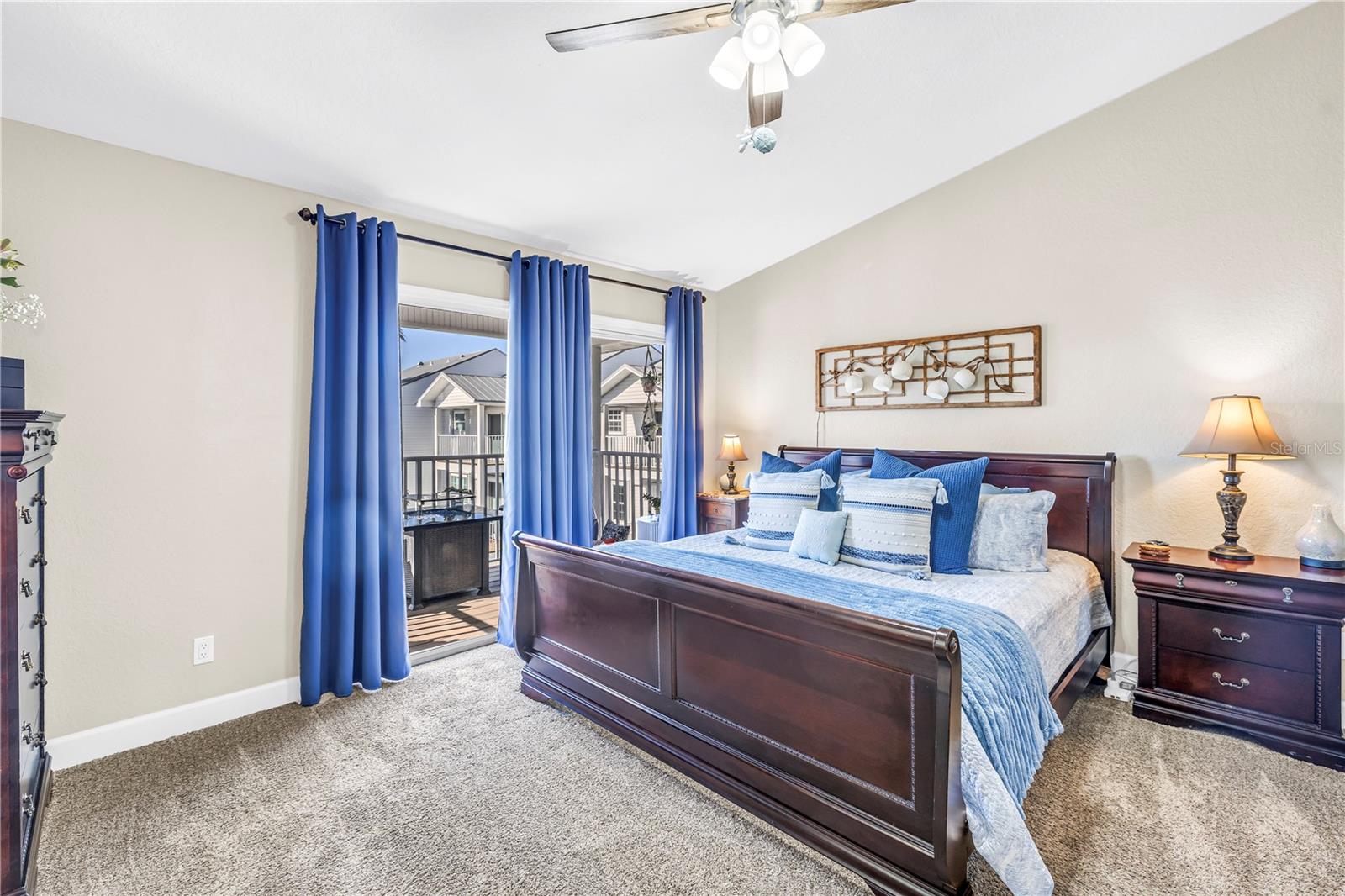 Listing photo id 36 for 103 Bath Club Concourse