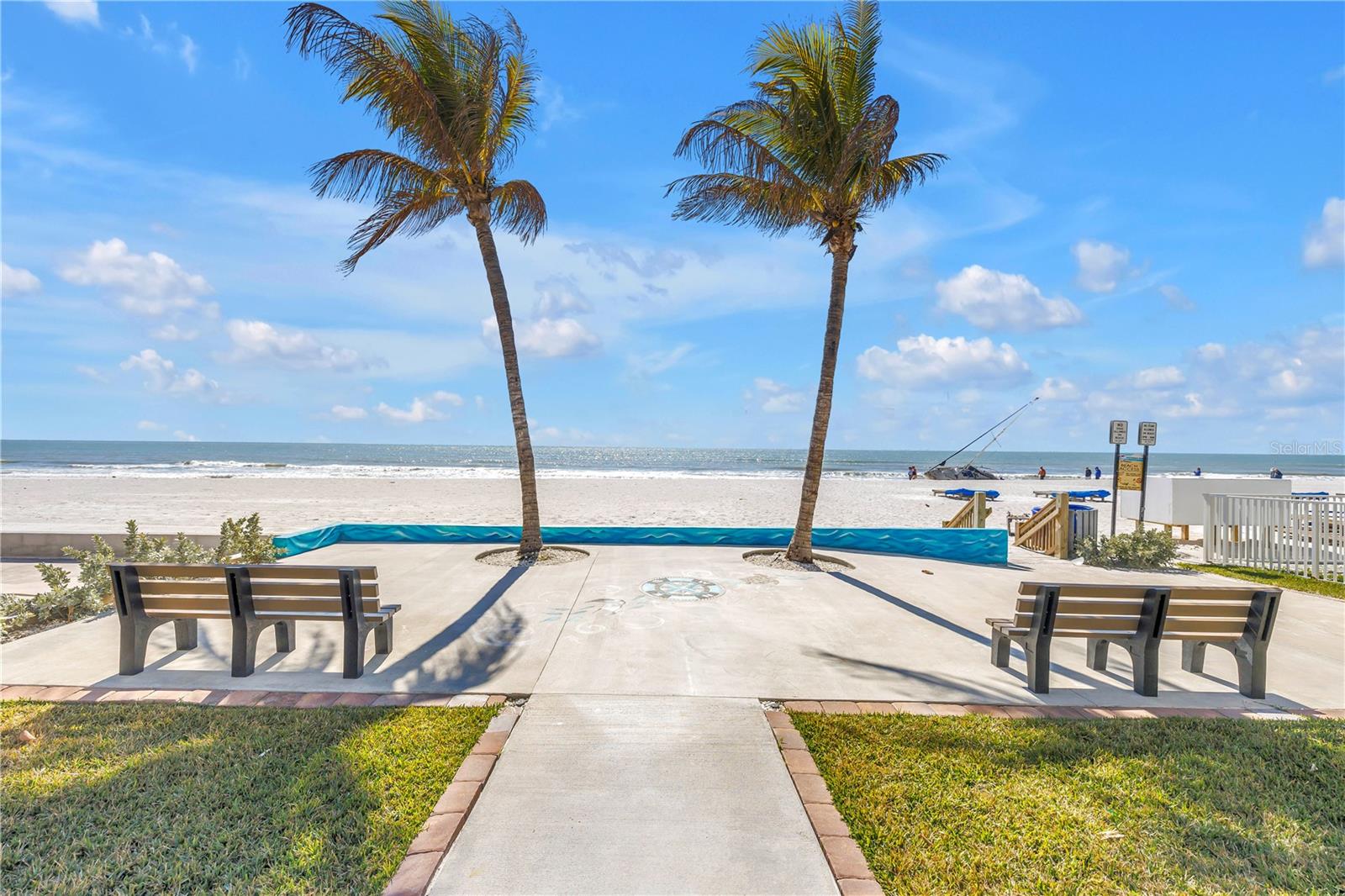 Listing photo id 2 for 103 Bath Club Concourse