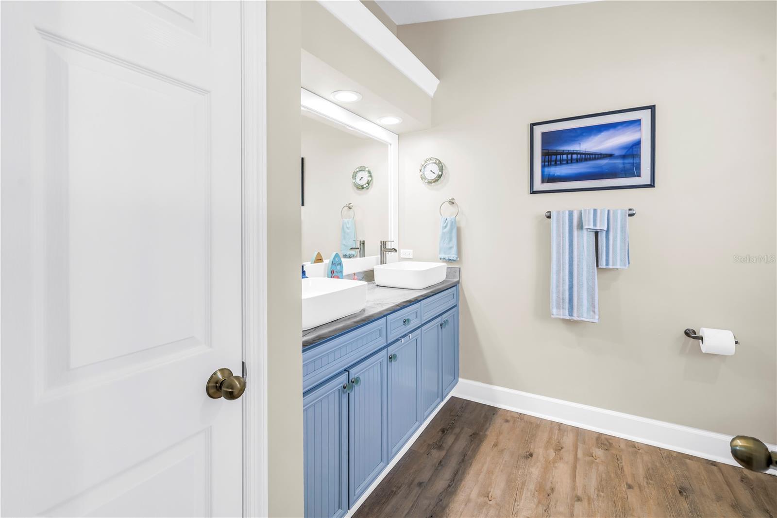 Listing photo id 38 for 103 Bath Club Concourse