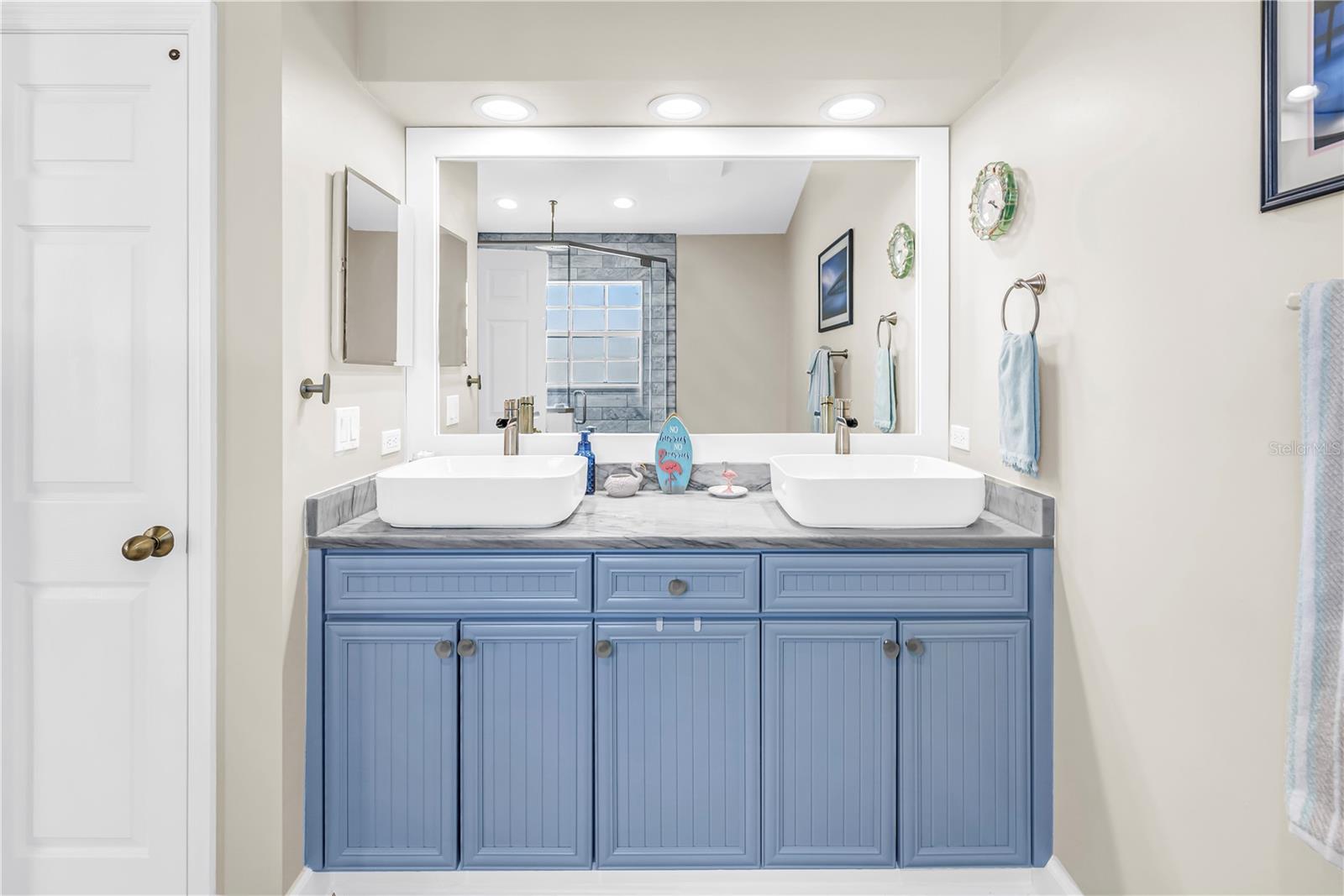 Listing photo id 39 for 103 Bath Club Concourse