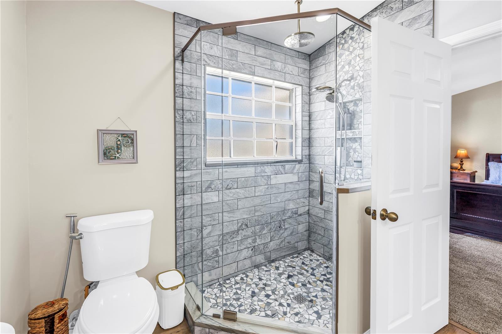 Listing photo id 40 for 103 Bath Club Concourse