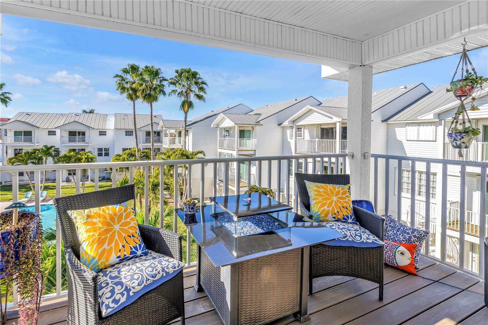 Listing photo id 43 for 103 Bath Club Concourse