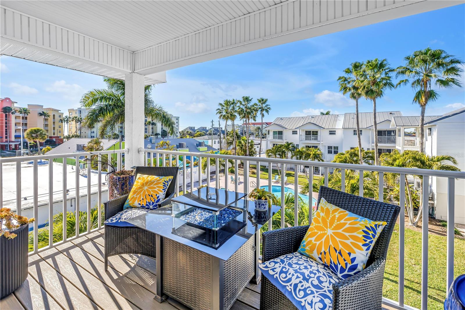 Listing photo id 44 for 103 Bath Club Concourse