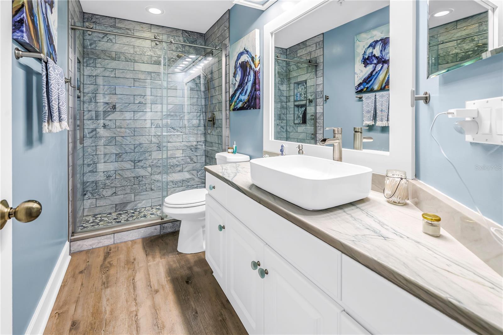 Listing photo id 46 for 103 Bath Club Concourse