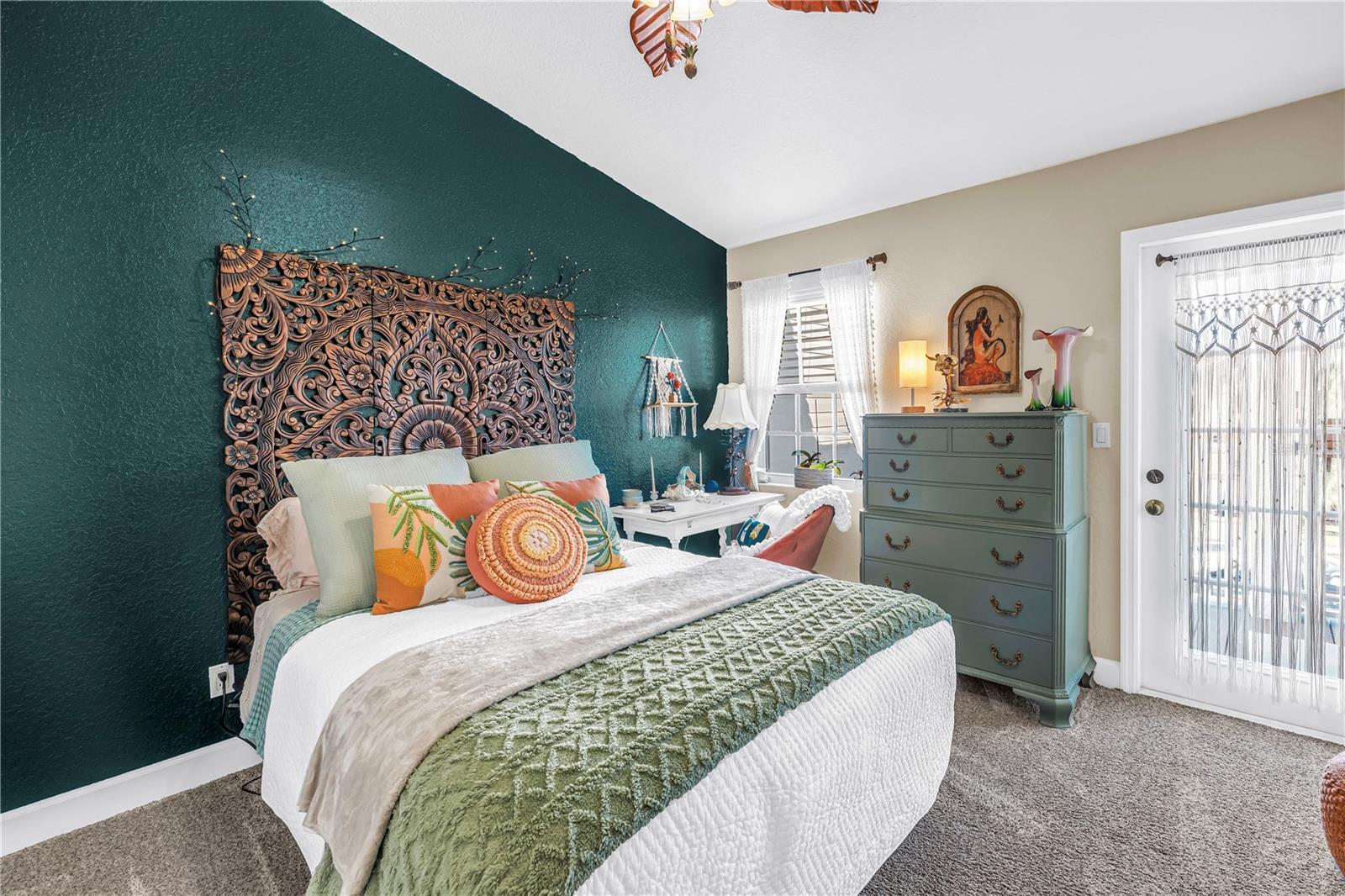 Listing photo id 48 for 103 Bath Club Concourse