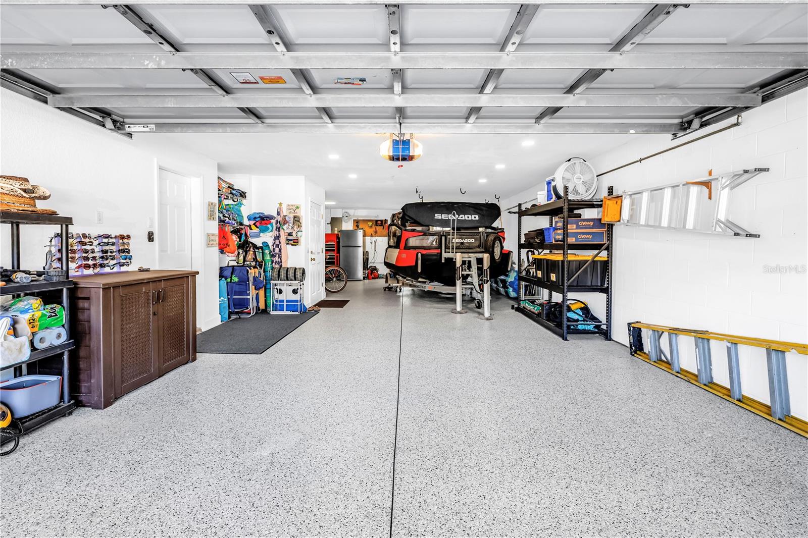 Listing photo id 57 for 103 Bath Club Concourse