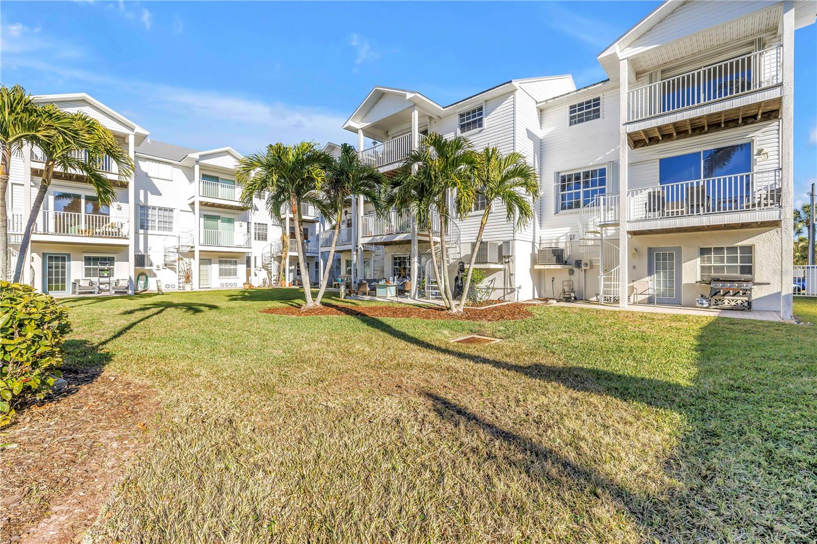 Listing photo id 71 for 103 Bath Club Concourse