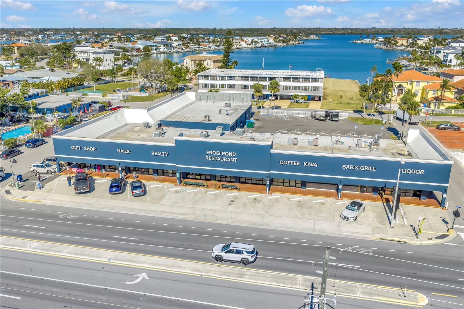 Listing photo id 78 for 103 Bath Club Concourse