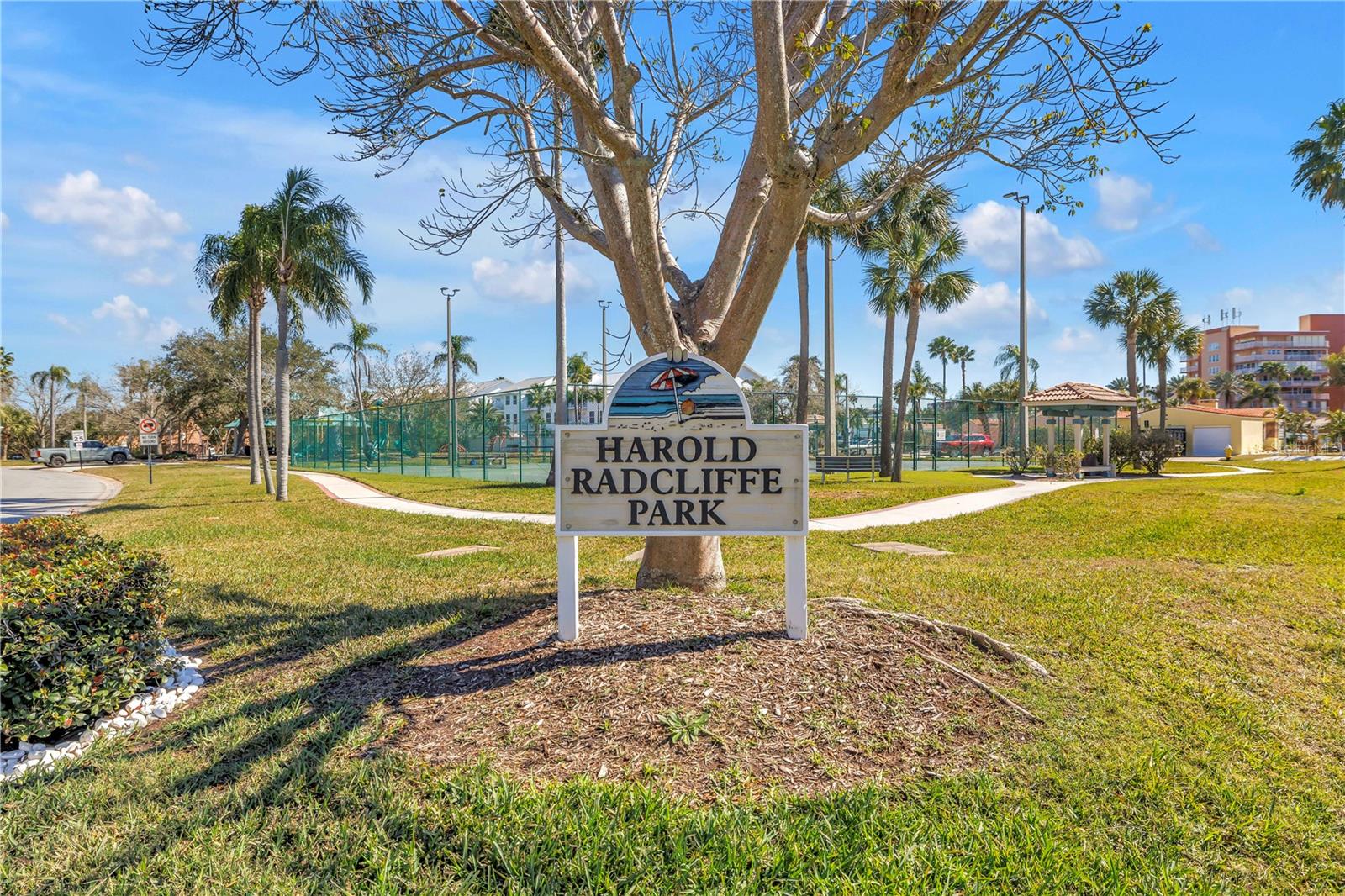 Listing photo id 82 for 103 Bath Club Concourse