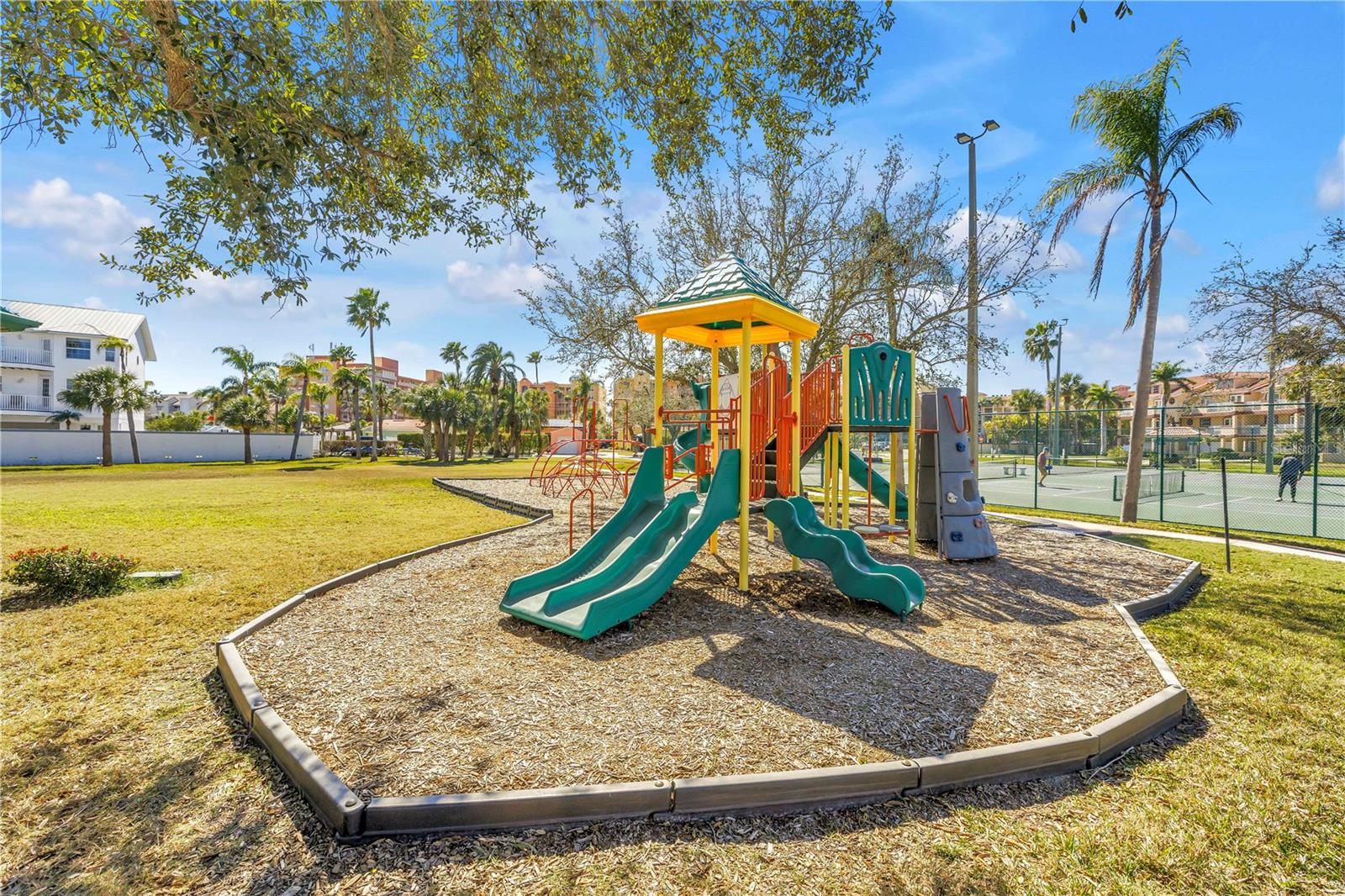 Listing photo id 84 for 103 Bath Club Concourse