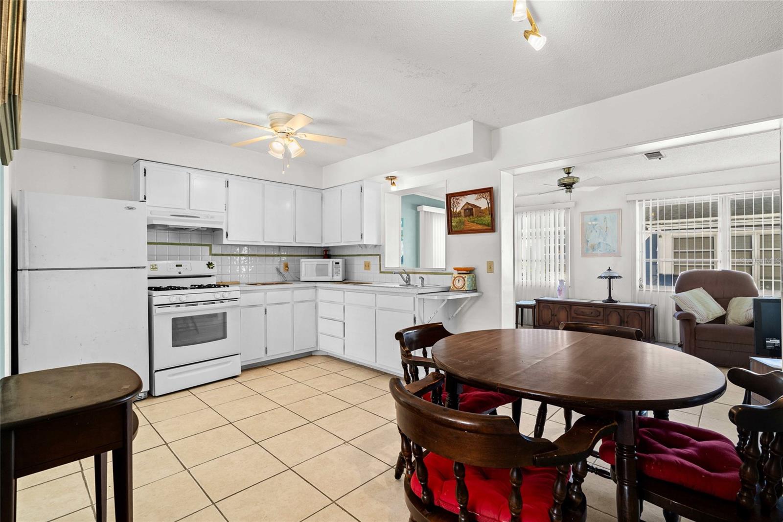 Image 15 of 36 For 10009 Tulip Street N